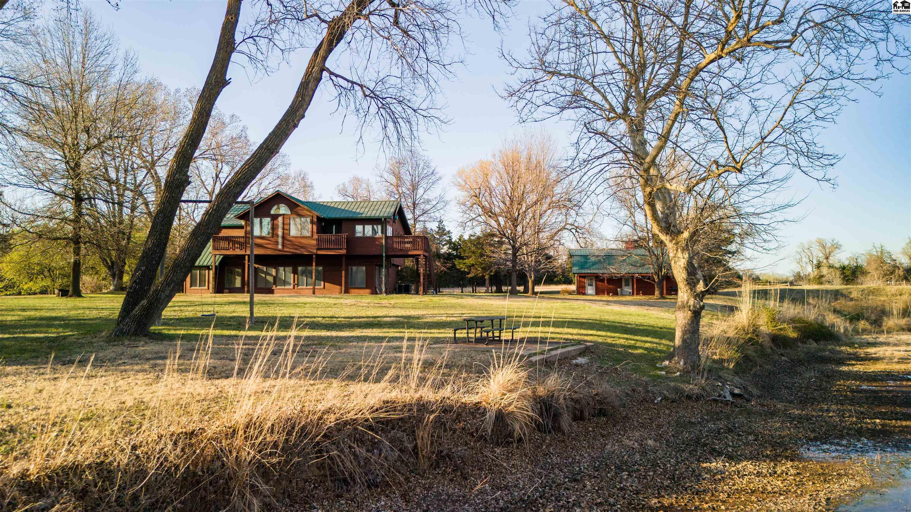 8 N Lake Dr, Hutchinson, KS 67501