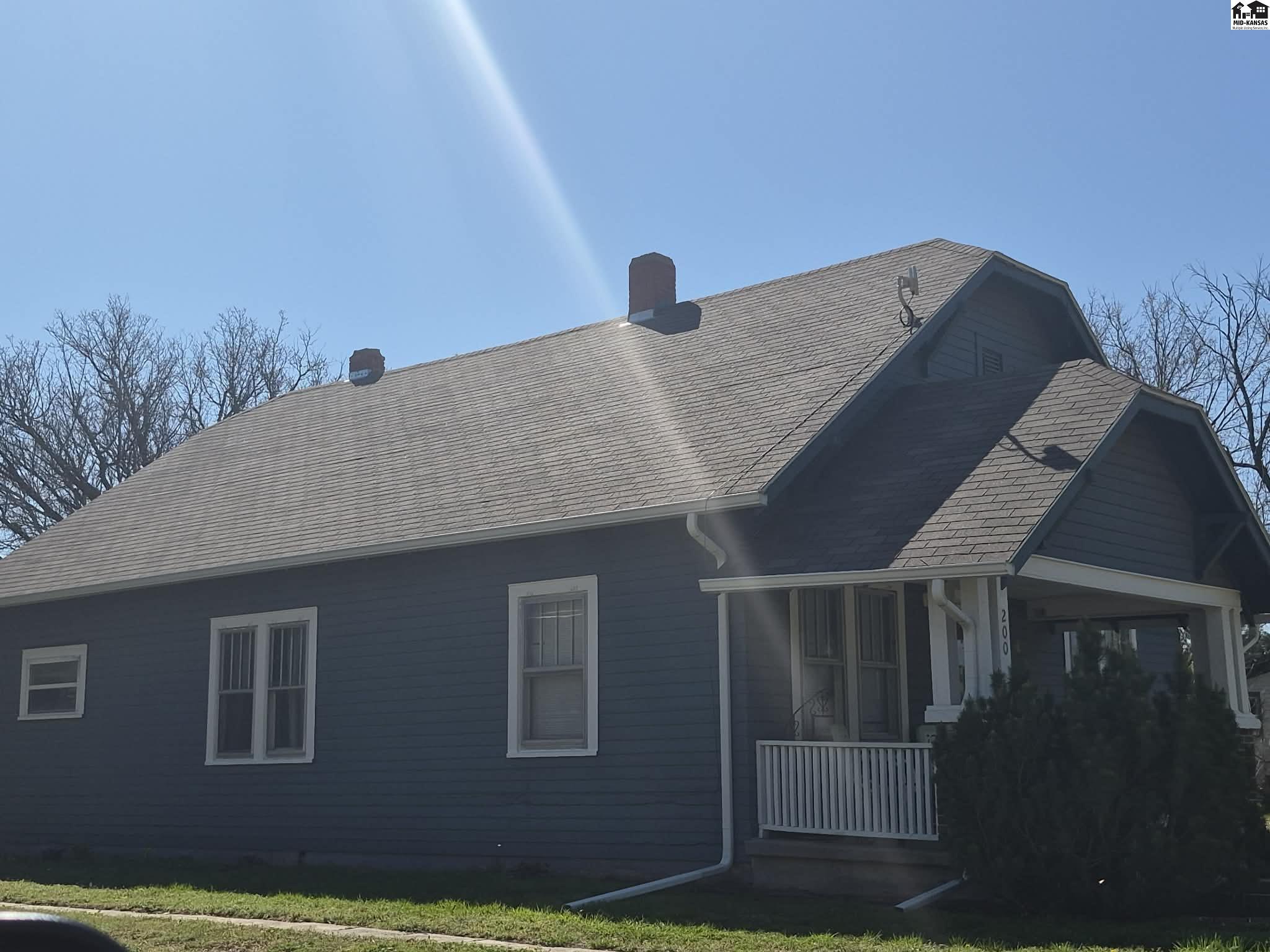 200 S Sedgwick Ave, Burrton, KS 67020