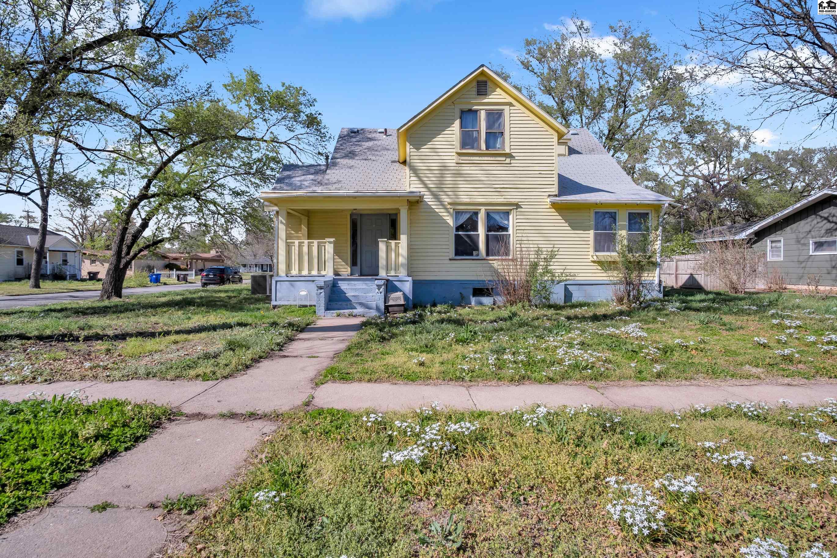 124 W Ruth St, Moundridge, KS 67107