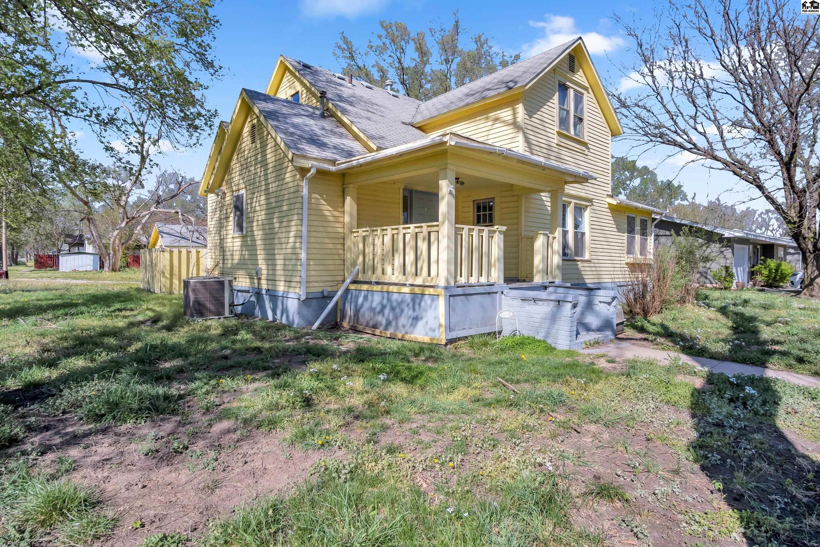124 W Ruth St, Moundridge, KS 67107