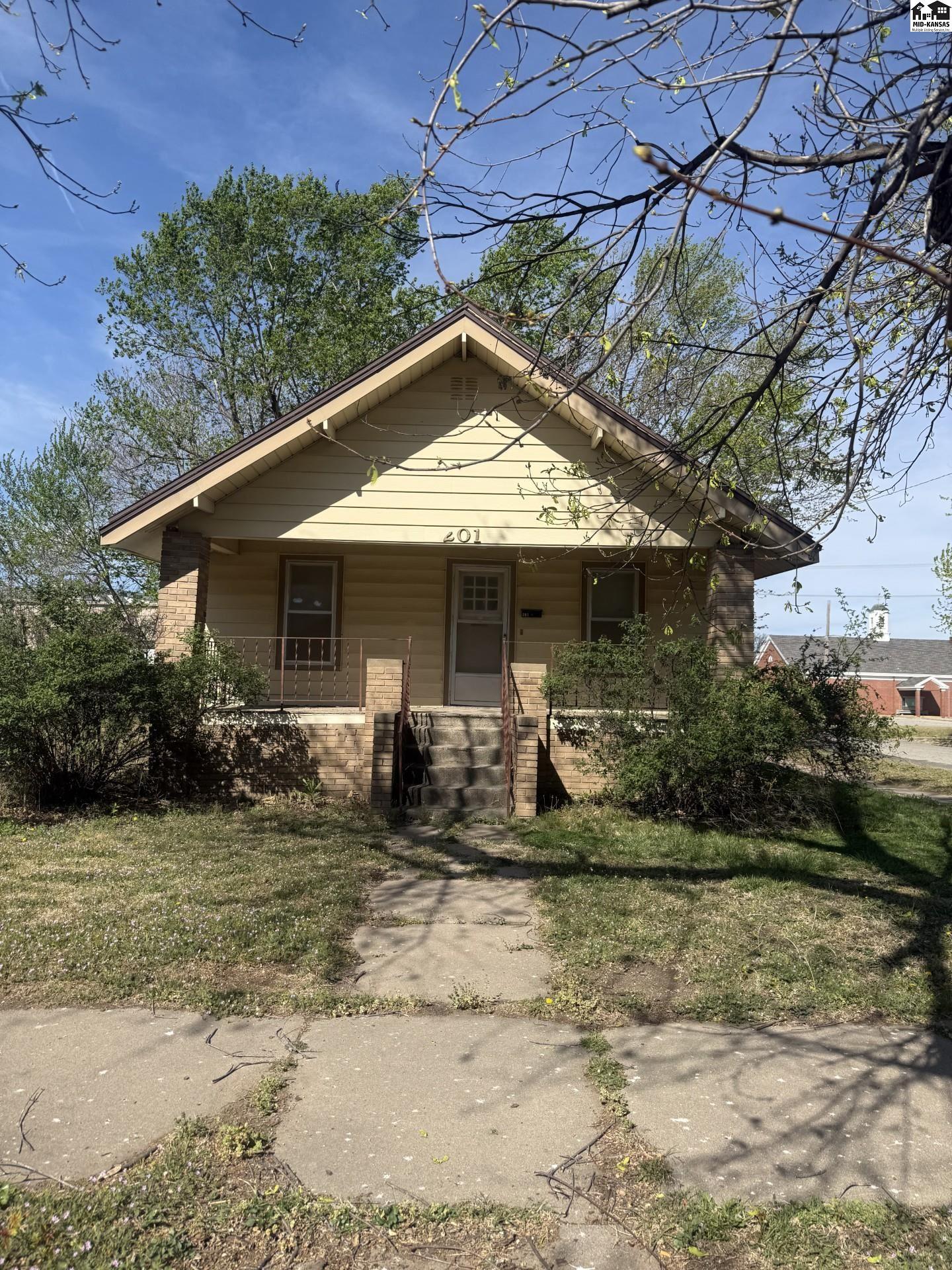 201 S 6th St, Sterling, KS 67579