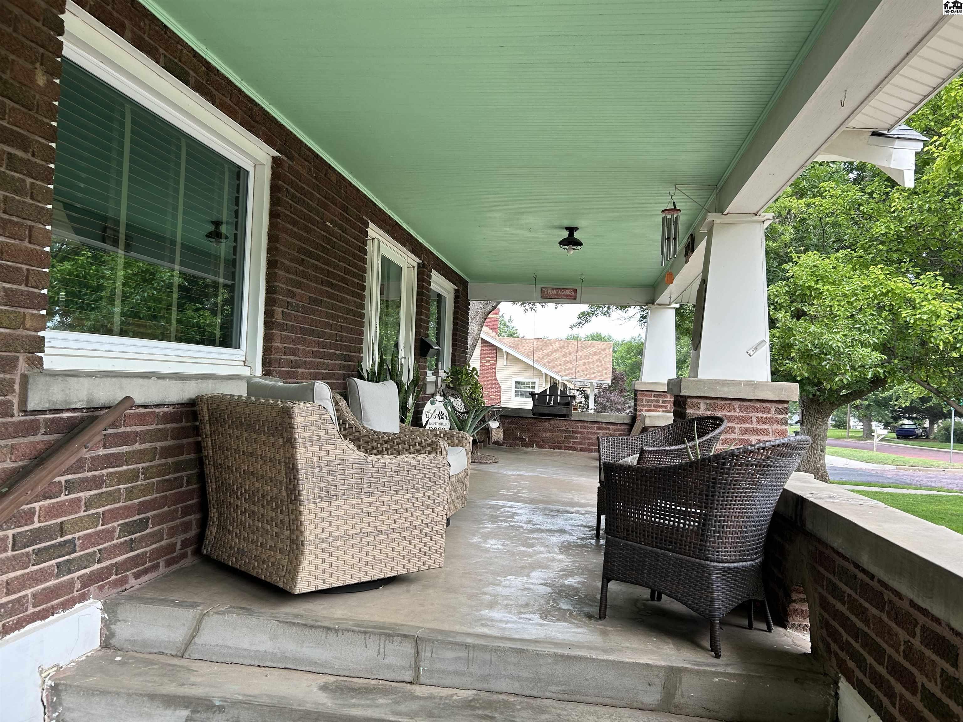 802 W 3rd St, Pratt, KS 67124