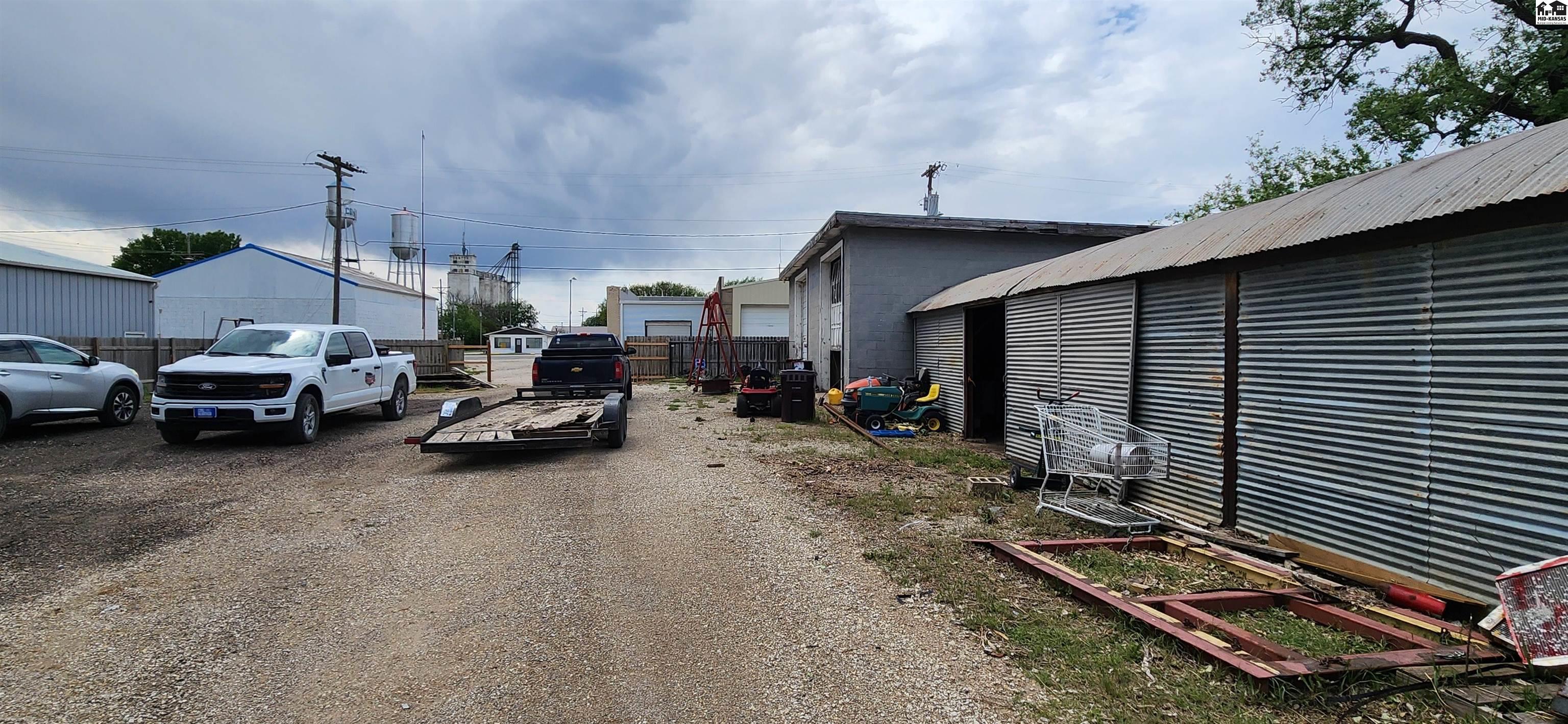 102 S 2nd St, Canton, KS 67428
