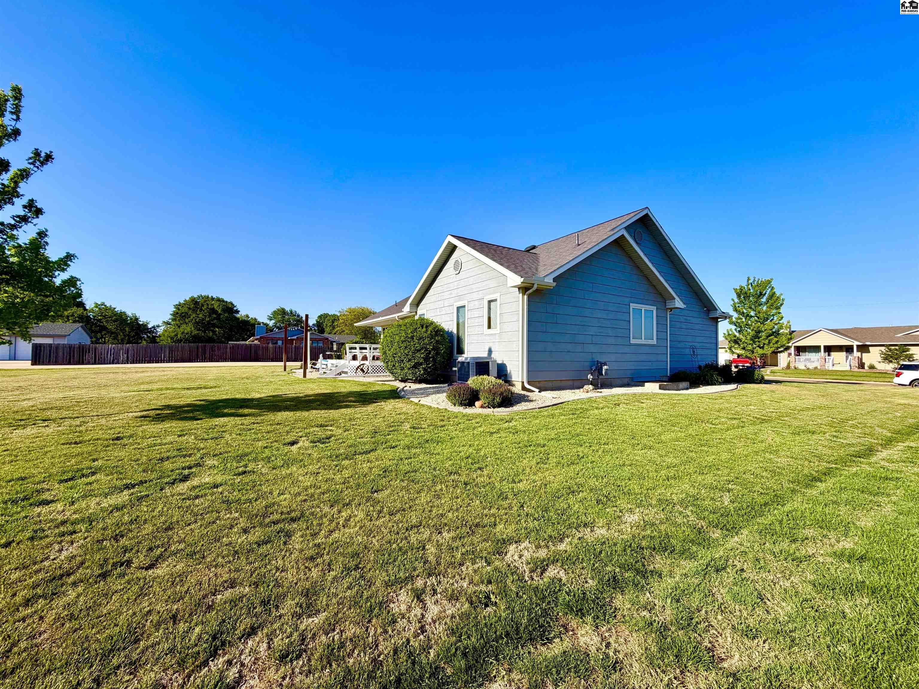 1203 S Bell, Lyons, KS 67554