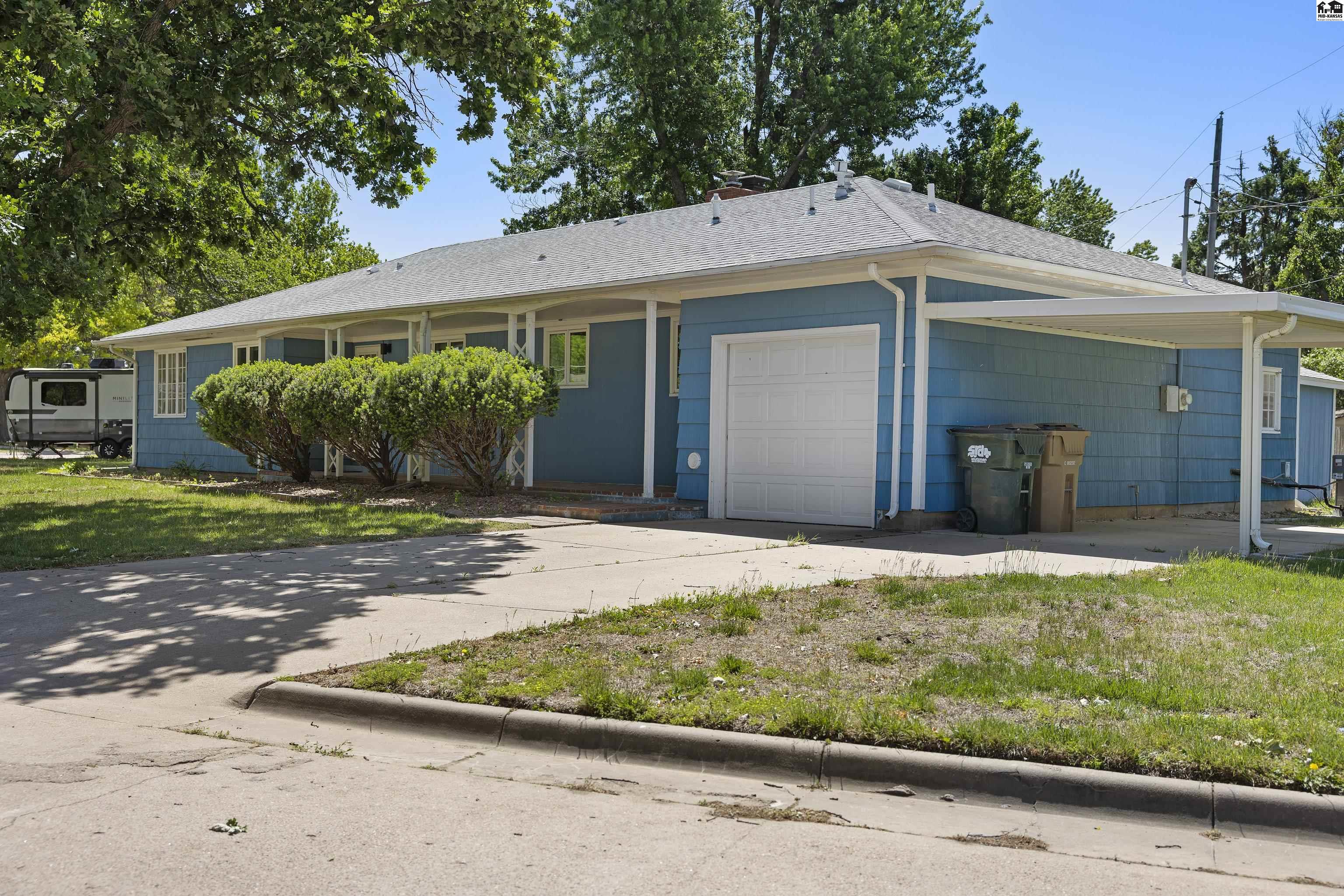 1001 Tobias Dr, Lyons, KS 67554
