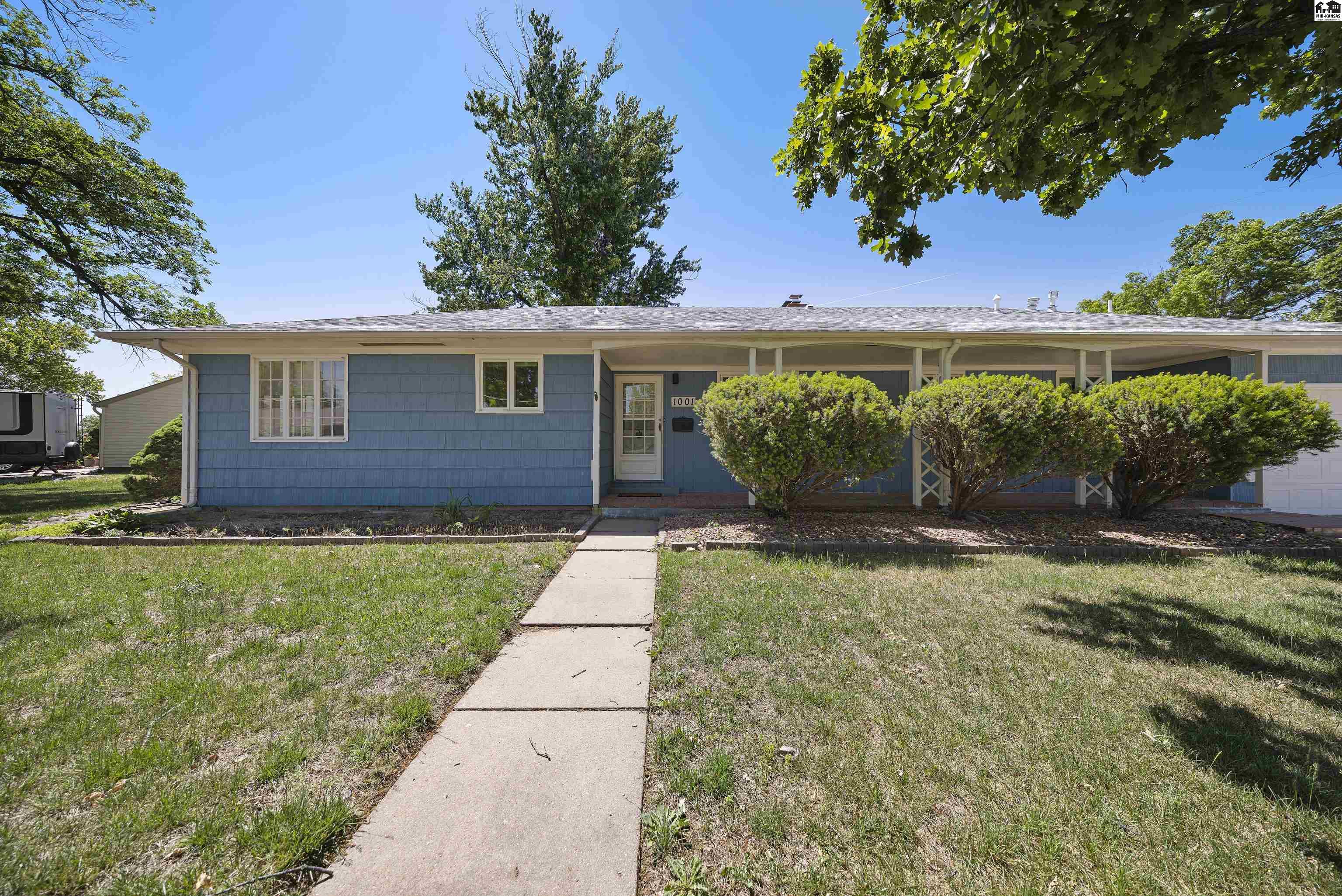 1001 Tobias Dr, Lyons, KS 67554