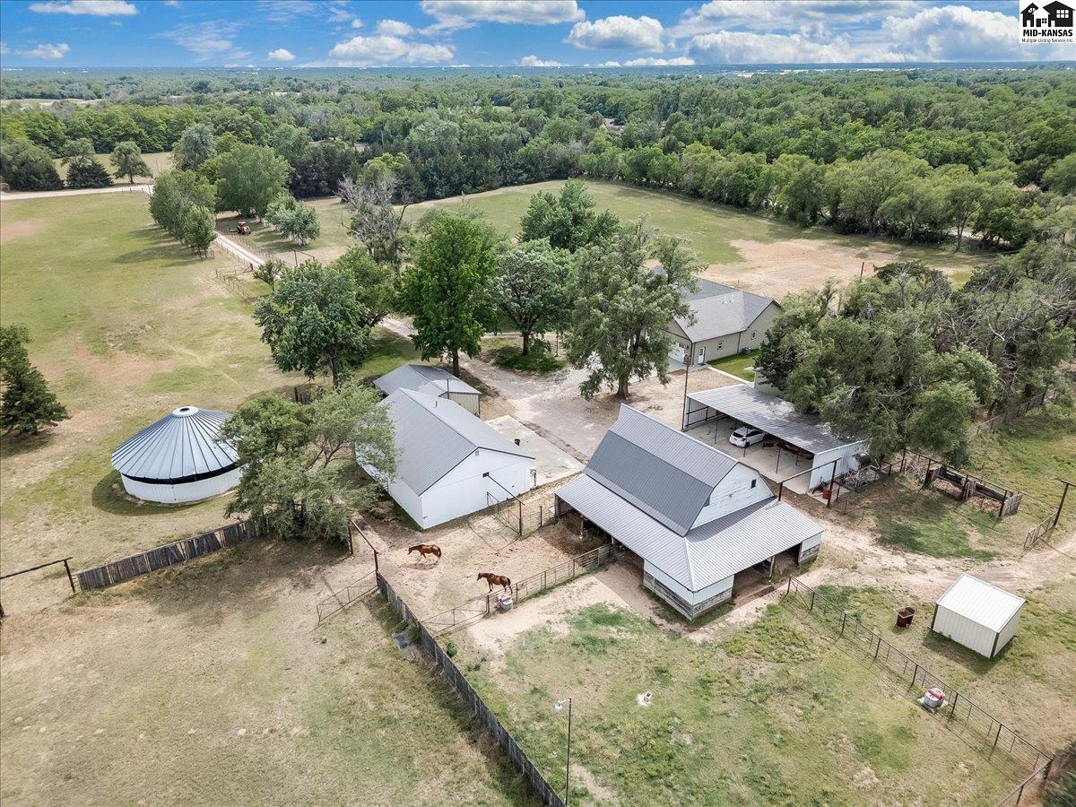 1006 E 69th Ave, Hutchinson, KS 67502