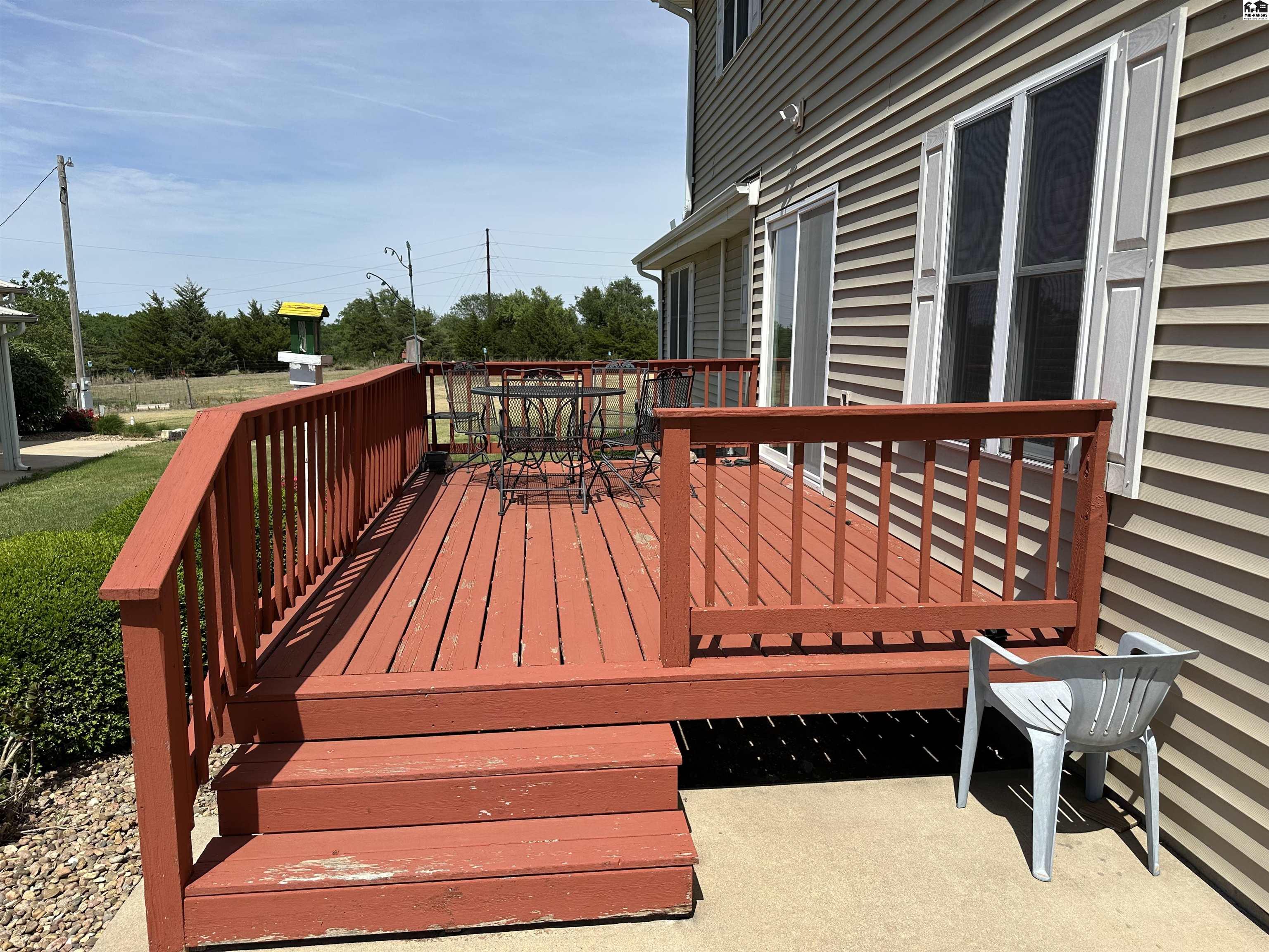 10350 SW Lakeview Dr, Pratt, KS 67124