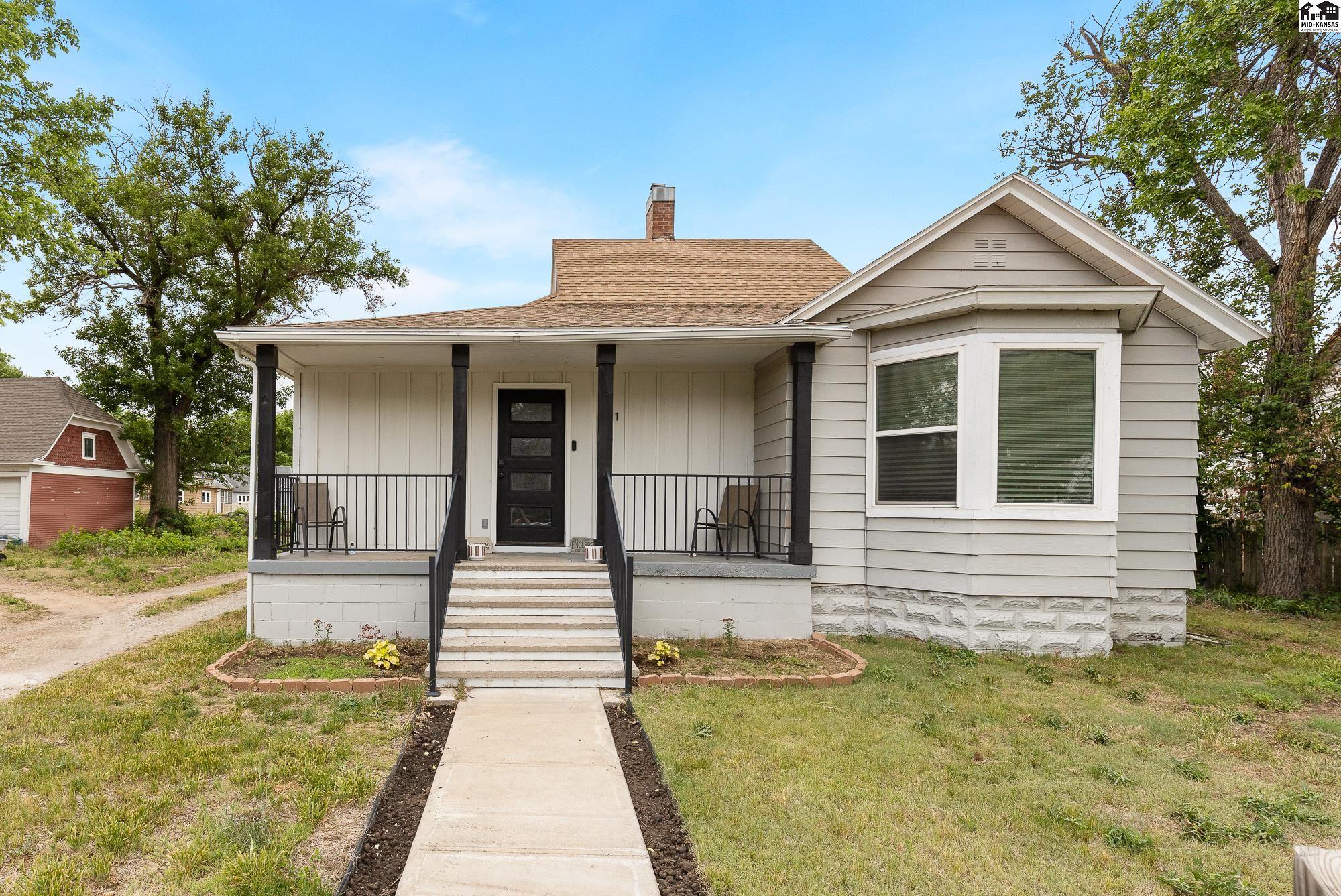 111 N 7th St, Sterling, KS 67579