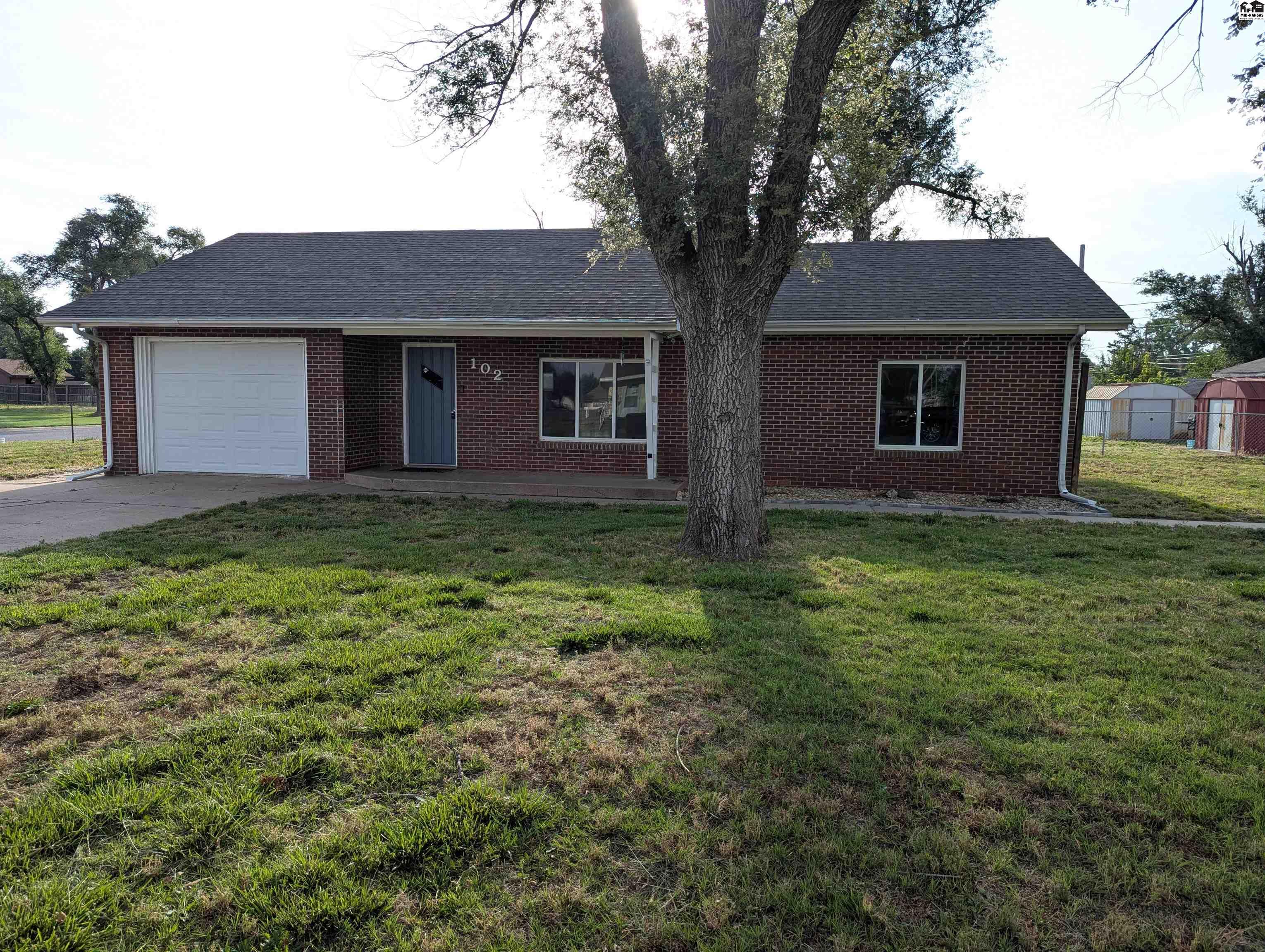 102 S Maple St, South Hutchinson, KS 67505