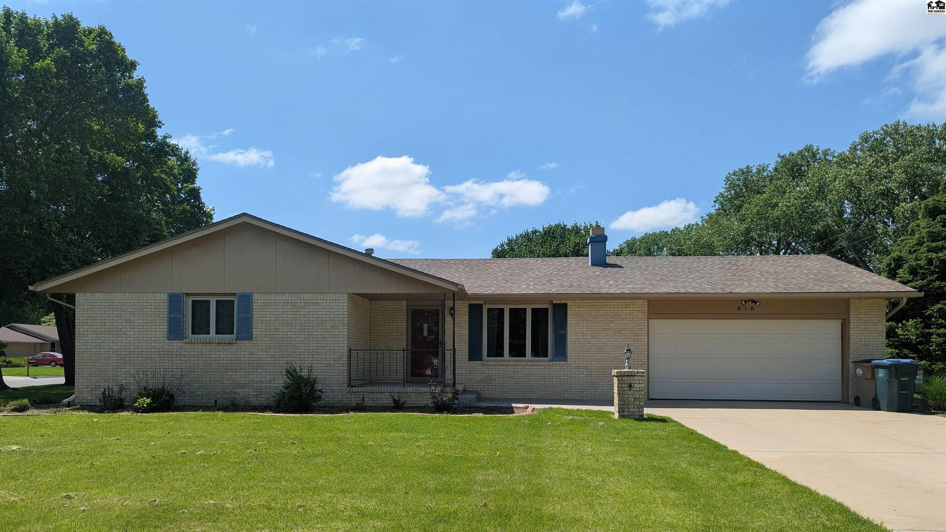 618 Idlewild Dr, Hutchinson, KS 67502