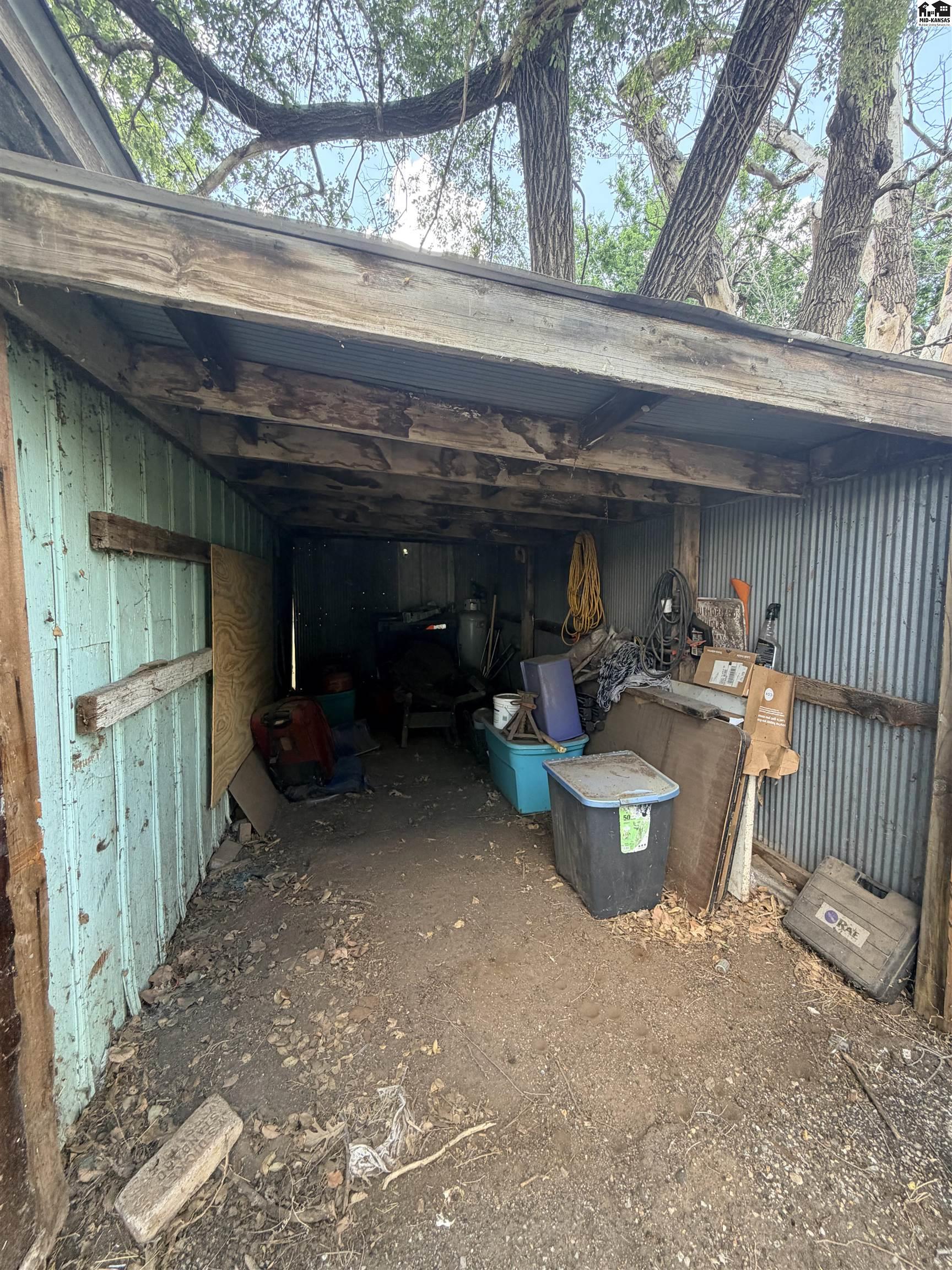 303 S Garfield Ave, Lyons, KS 67554