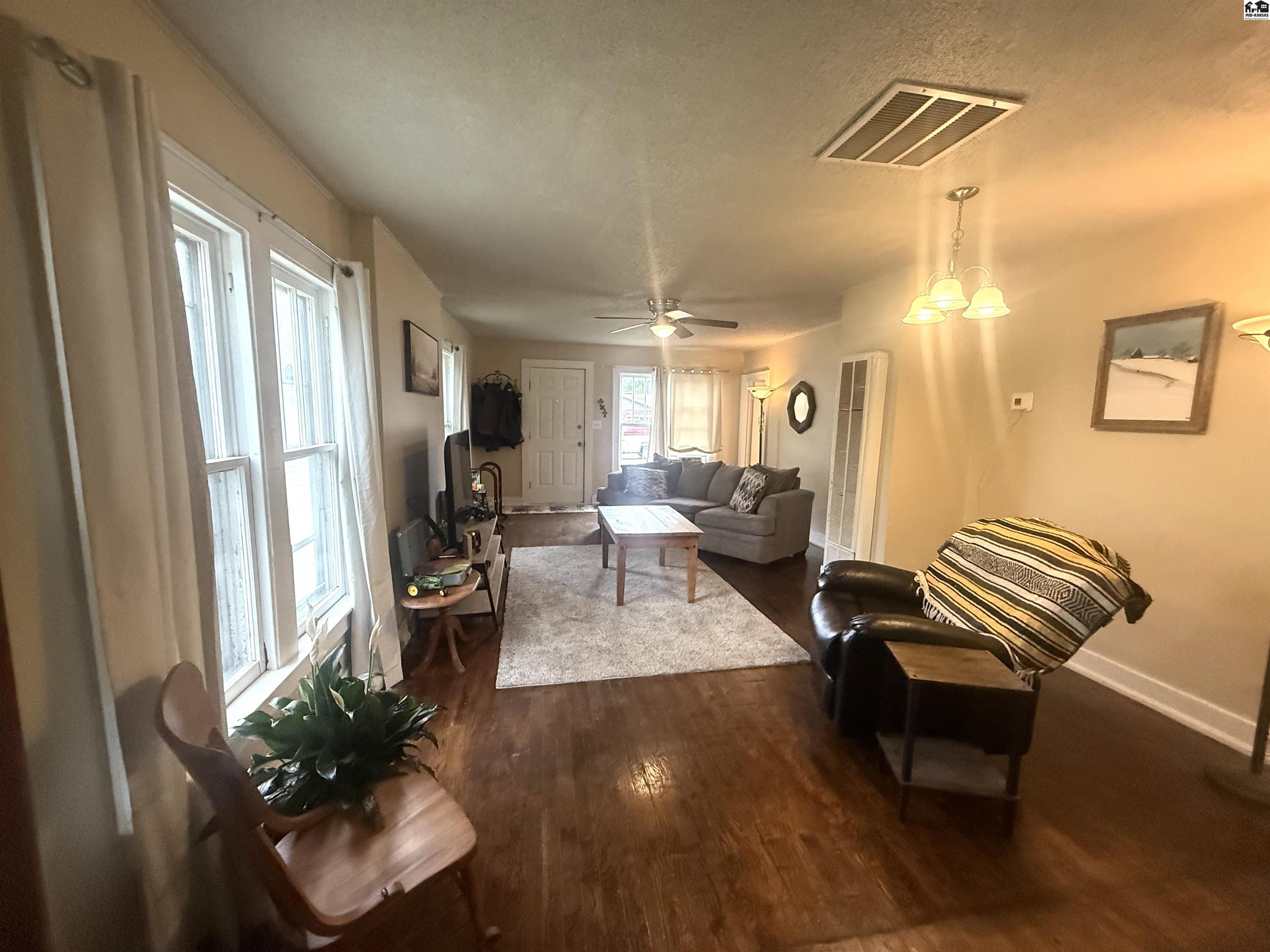 603 E 1st St, Mcpherson, KS 67460