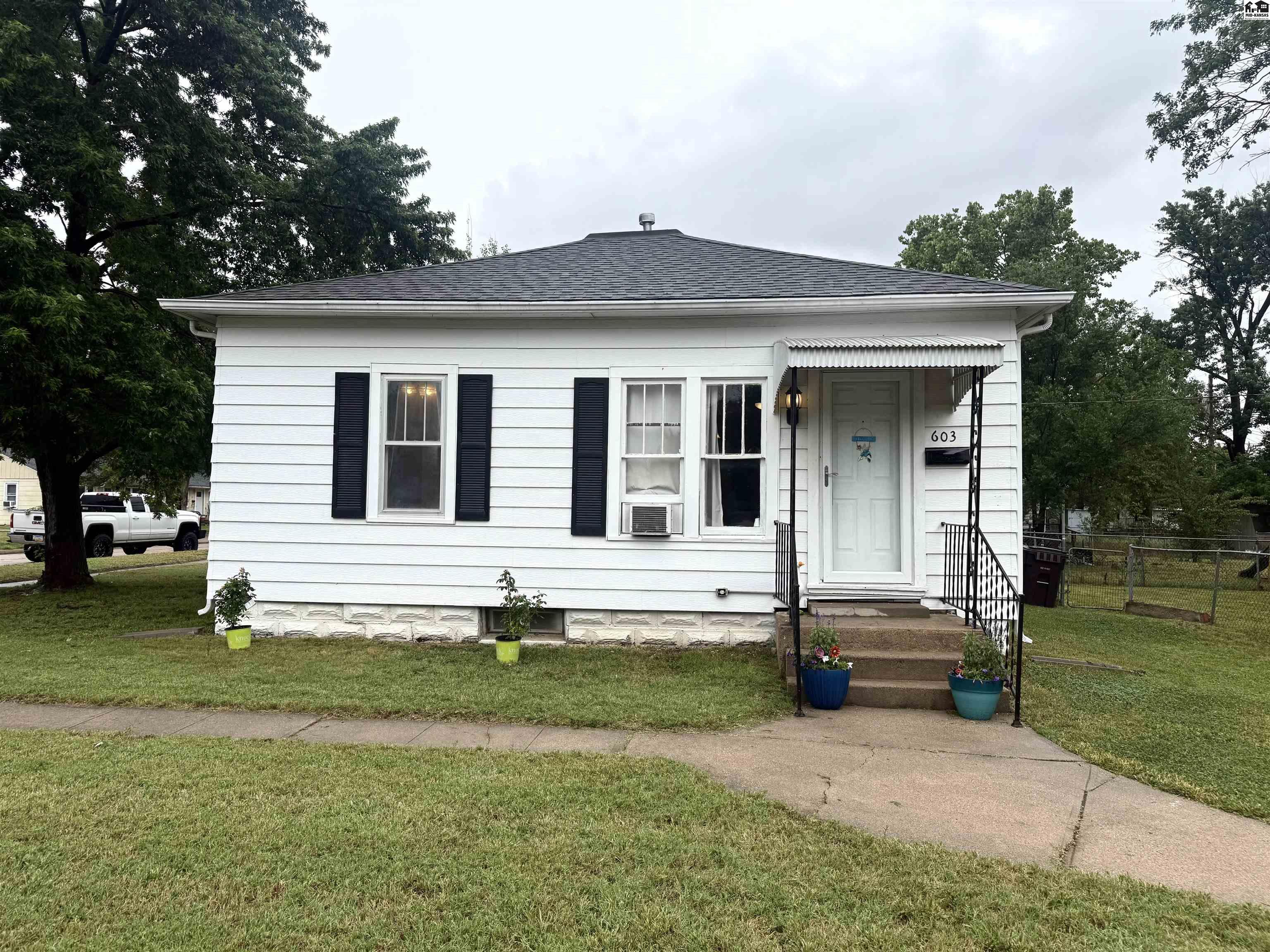 603 E 1st St, Mcpherson, KS 67460