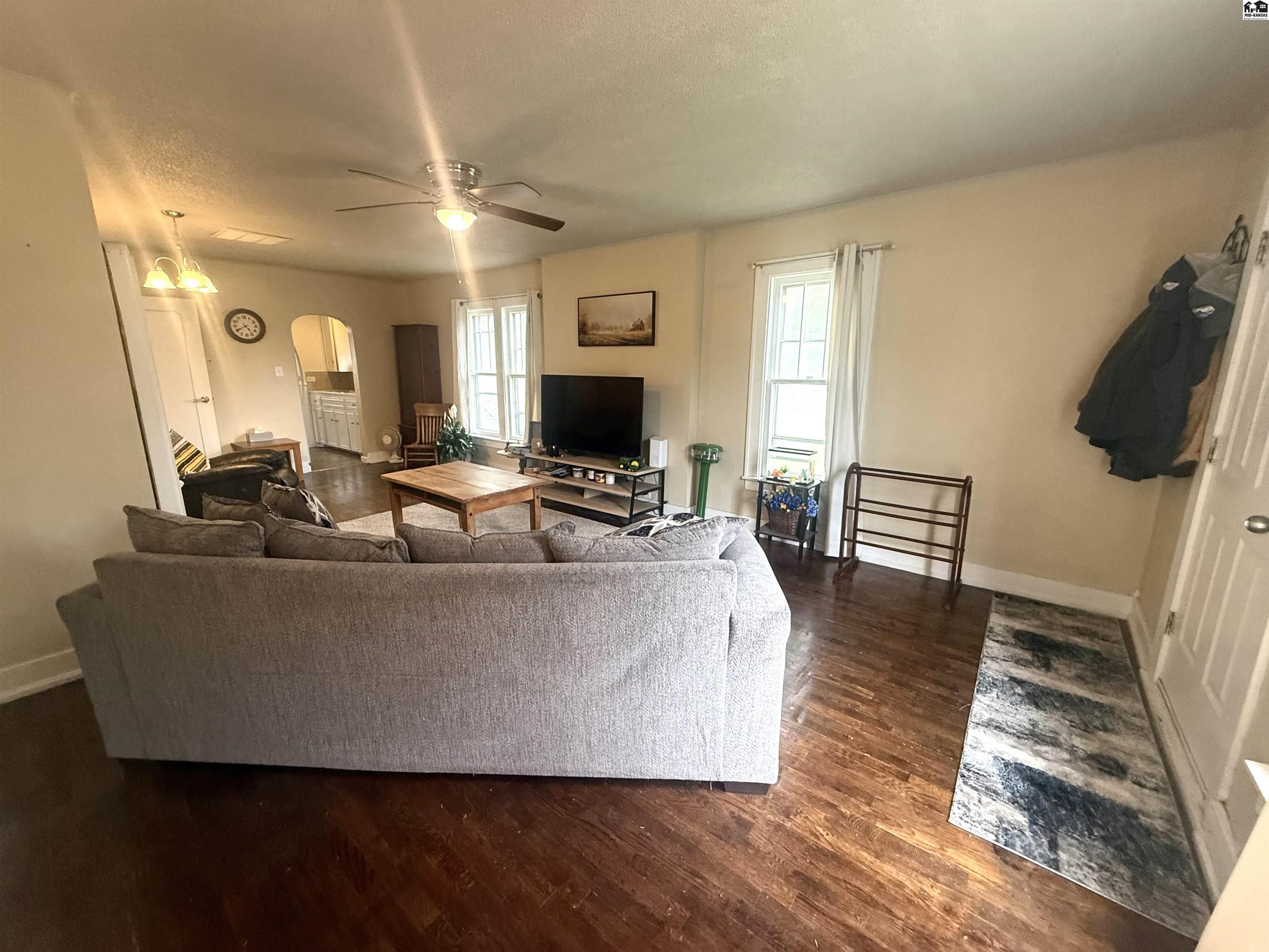 603 E 1st St, Mcpherson, KS 67460
