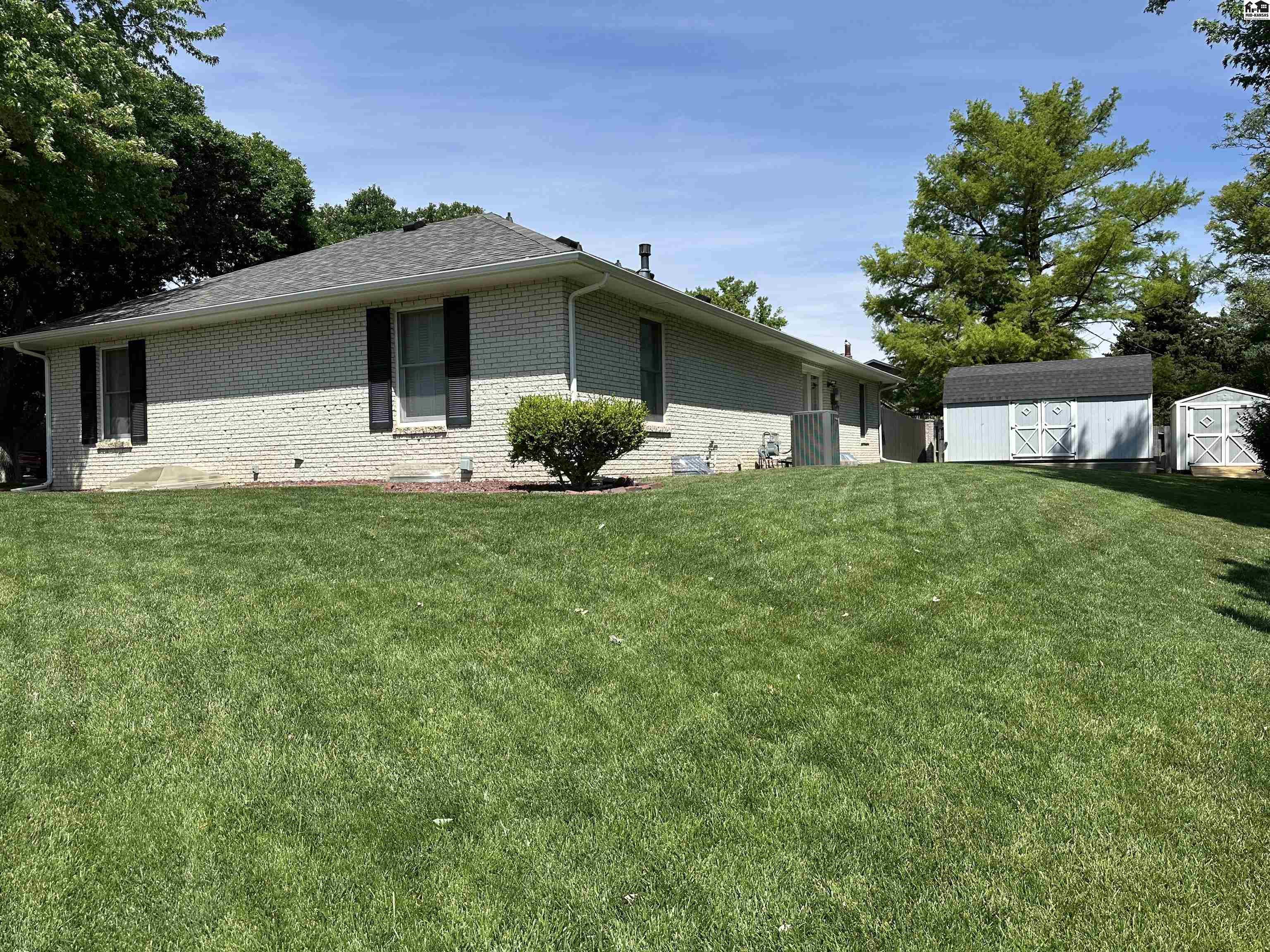 430 Saratoga Ct, Pratt, KS 67124