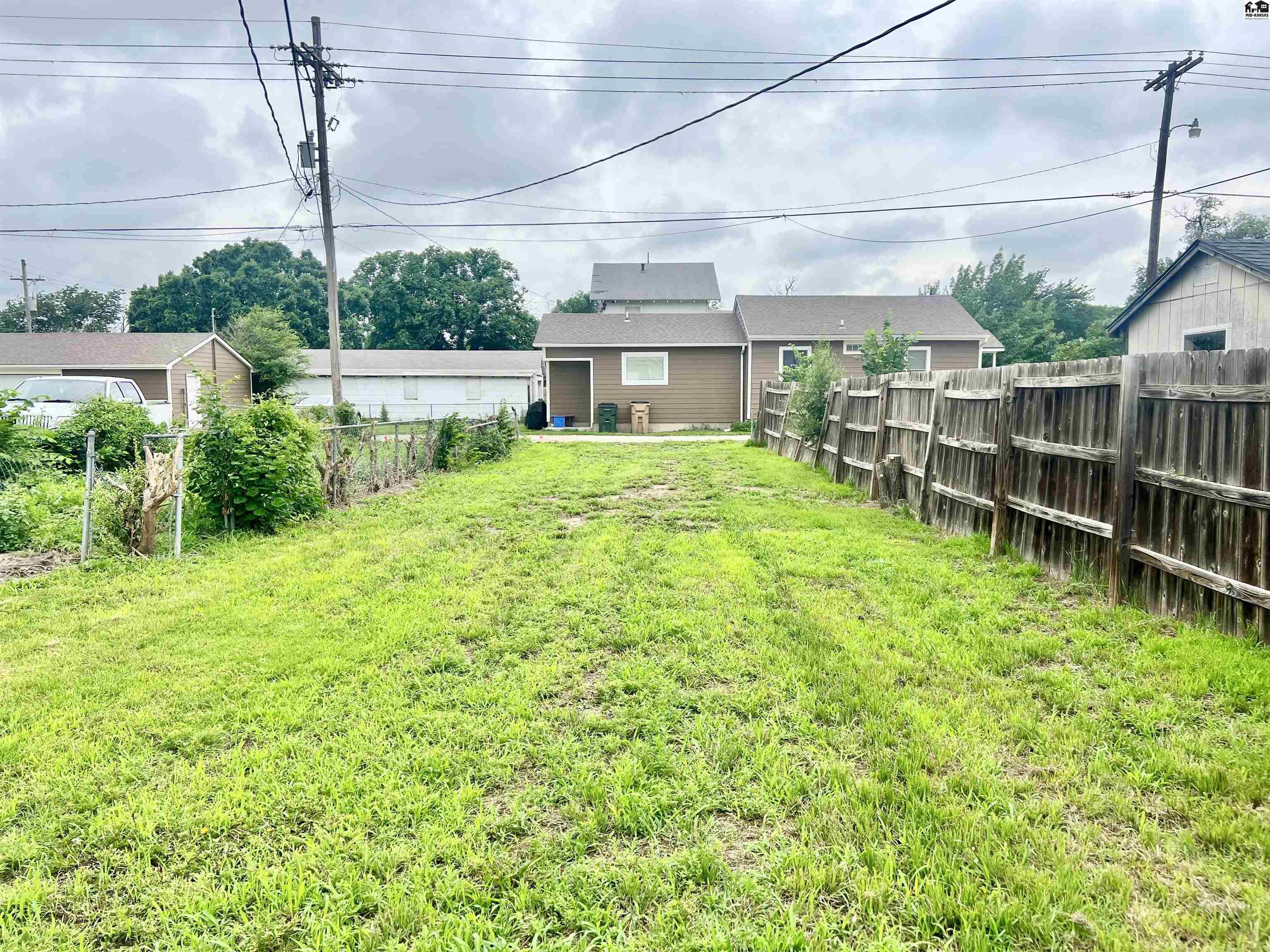 1125 N Monroe St, Hutchinson, KS 67501