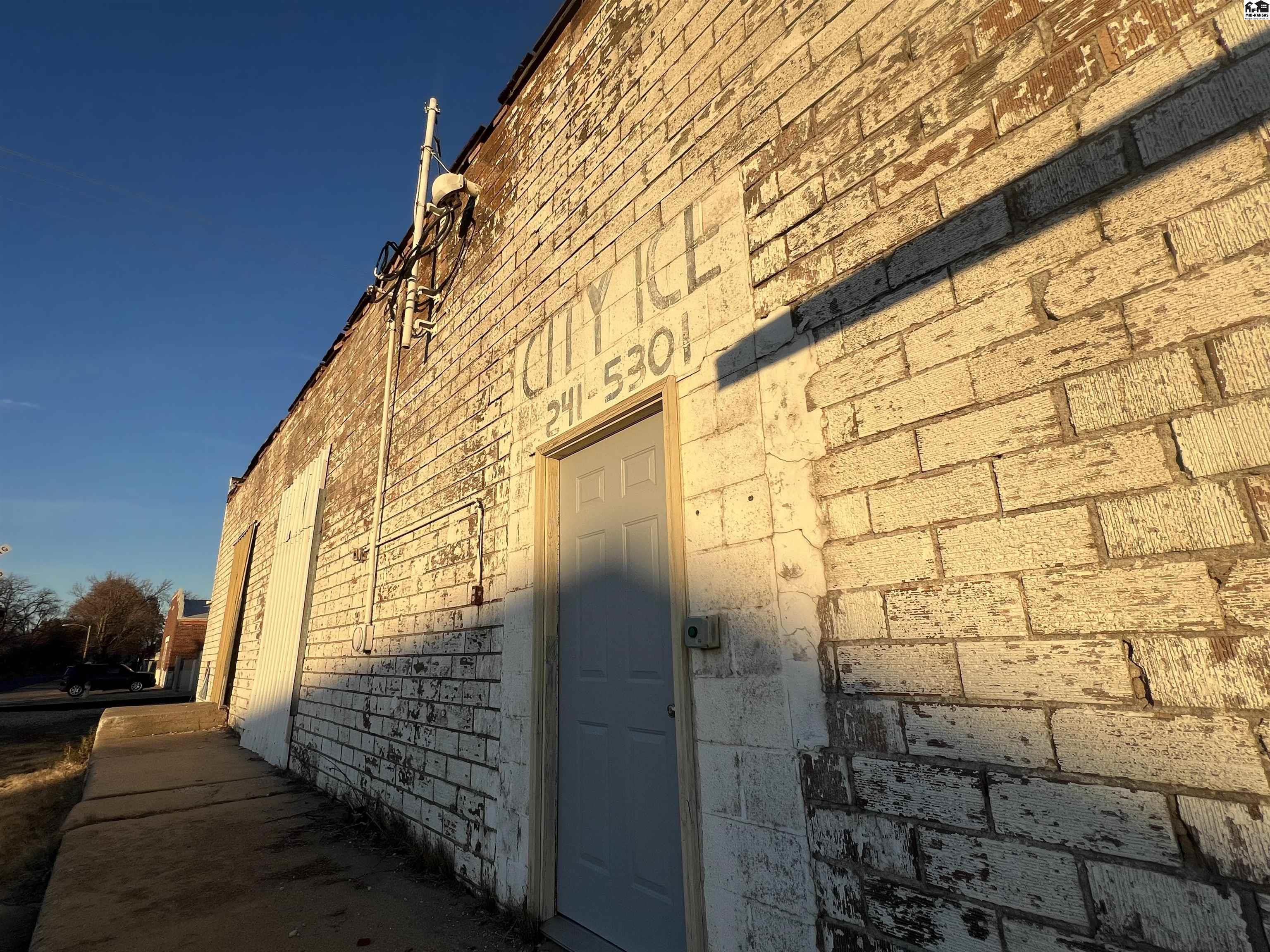 310 N Oak St, Mcpherson, KS 67460