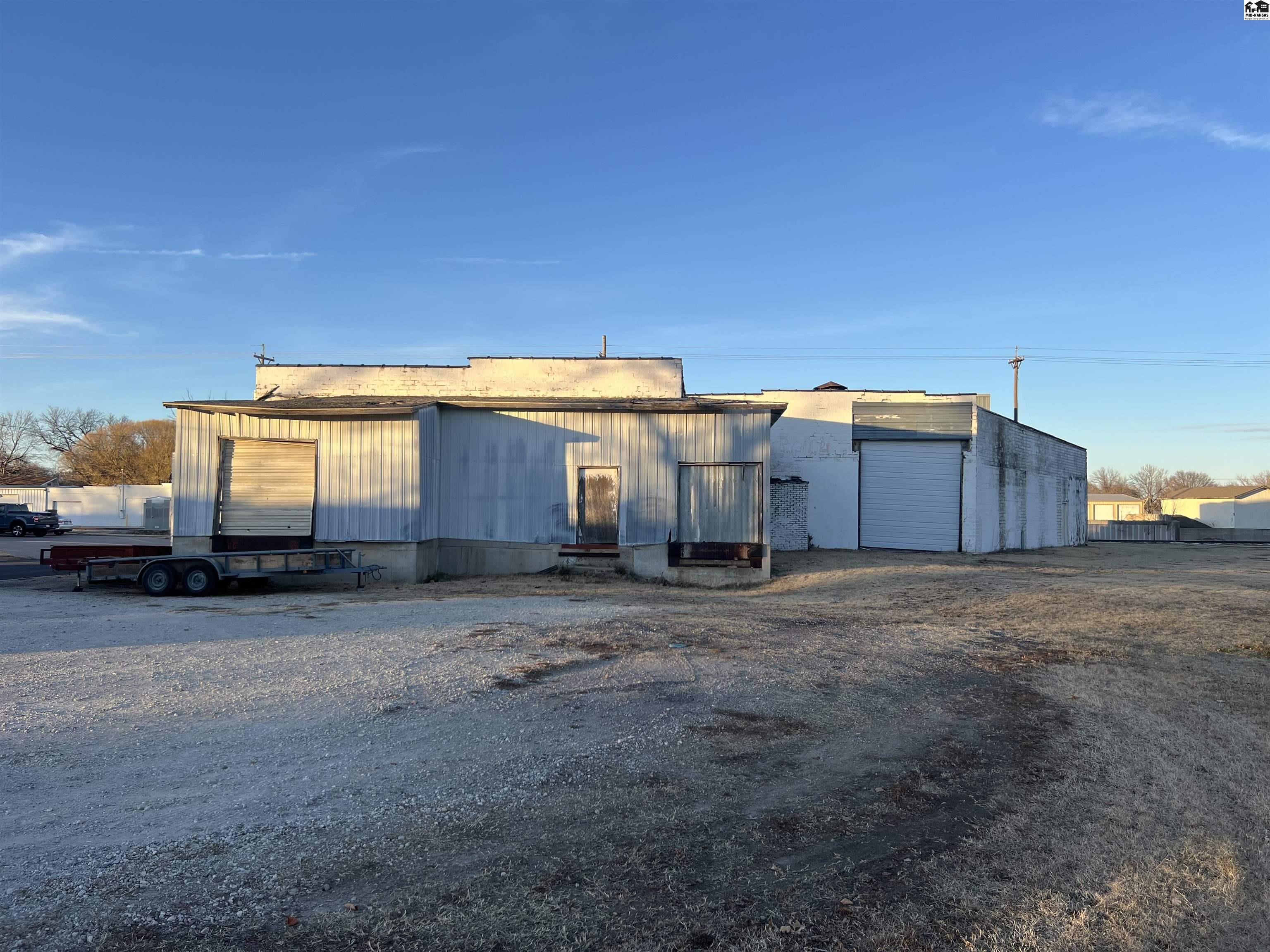 310 N Oak St, Mcpherson, KS 67460