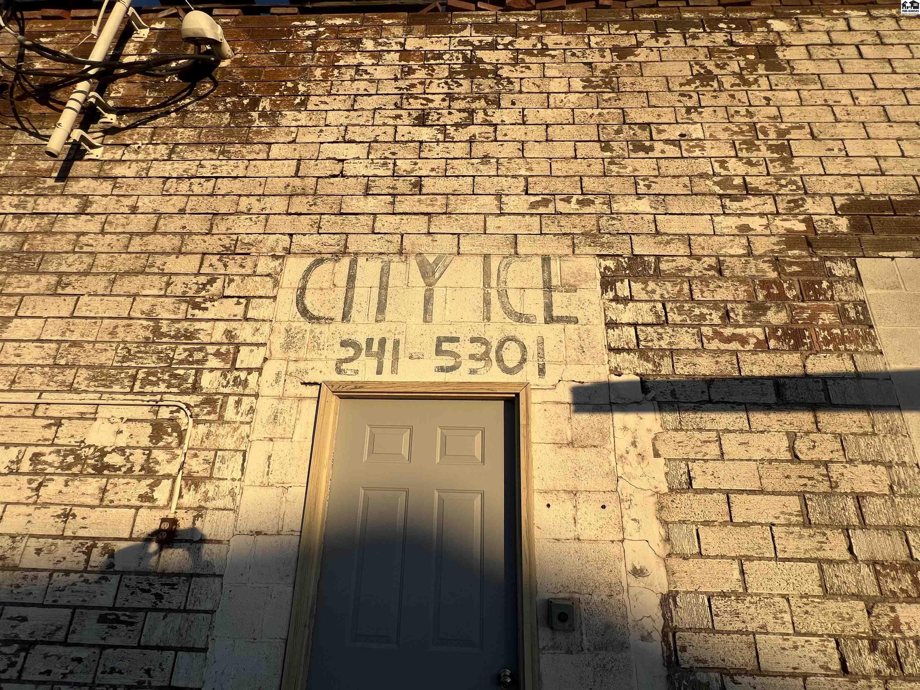 310 N Oak St, Mcpherson, KS 67460