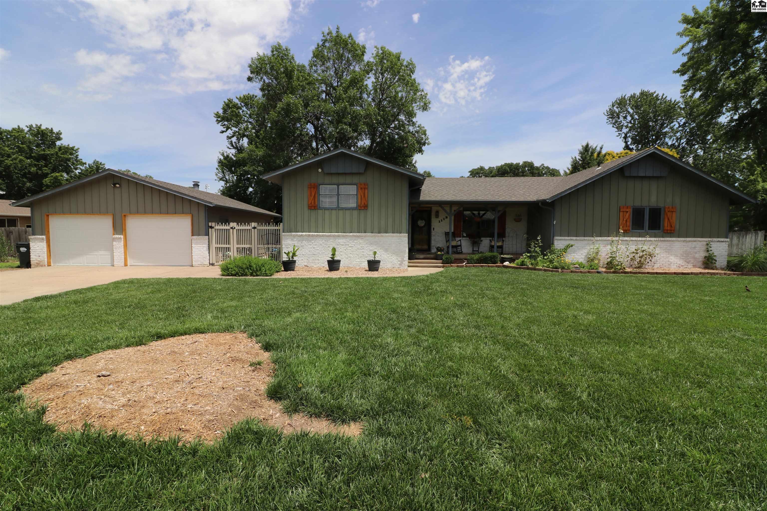 1112 S St John, Lyons, KS 67554