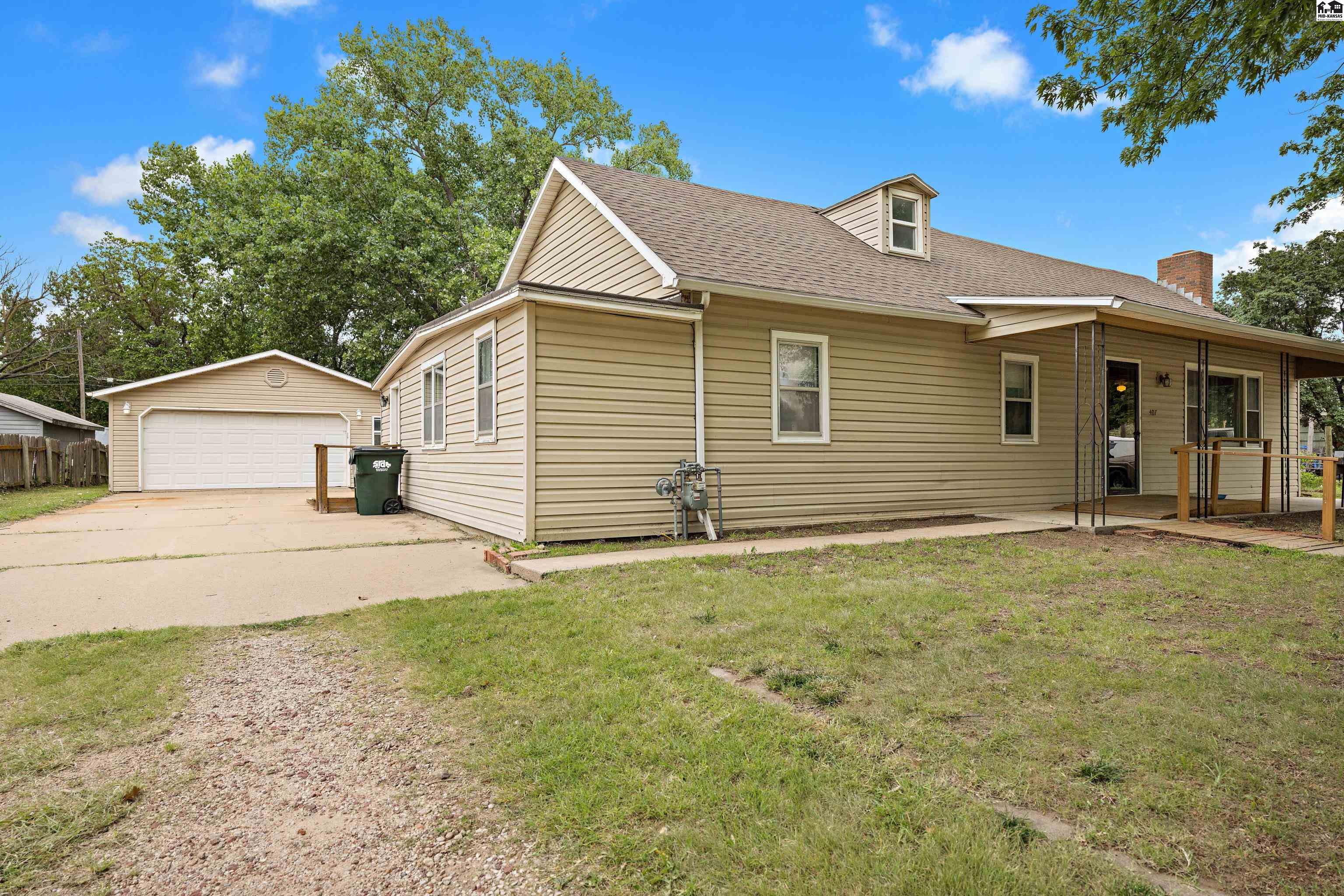 407 S 6th St, Sterling, KS 67579