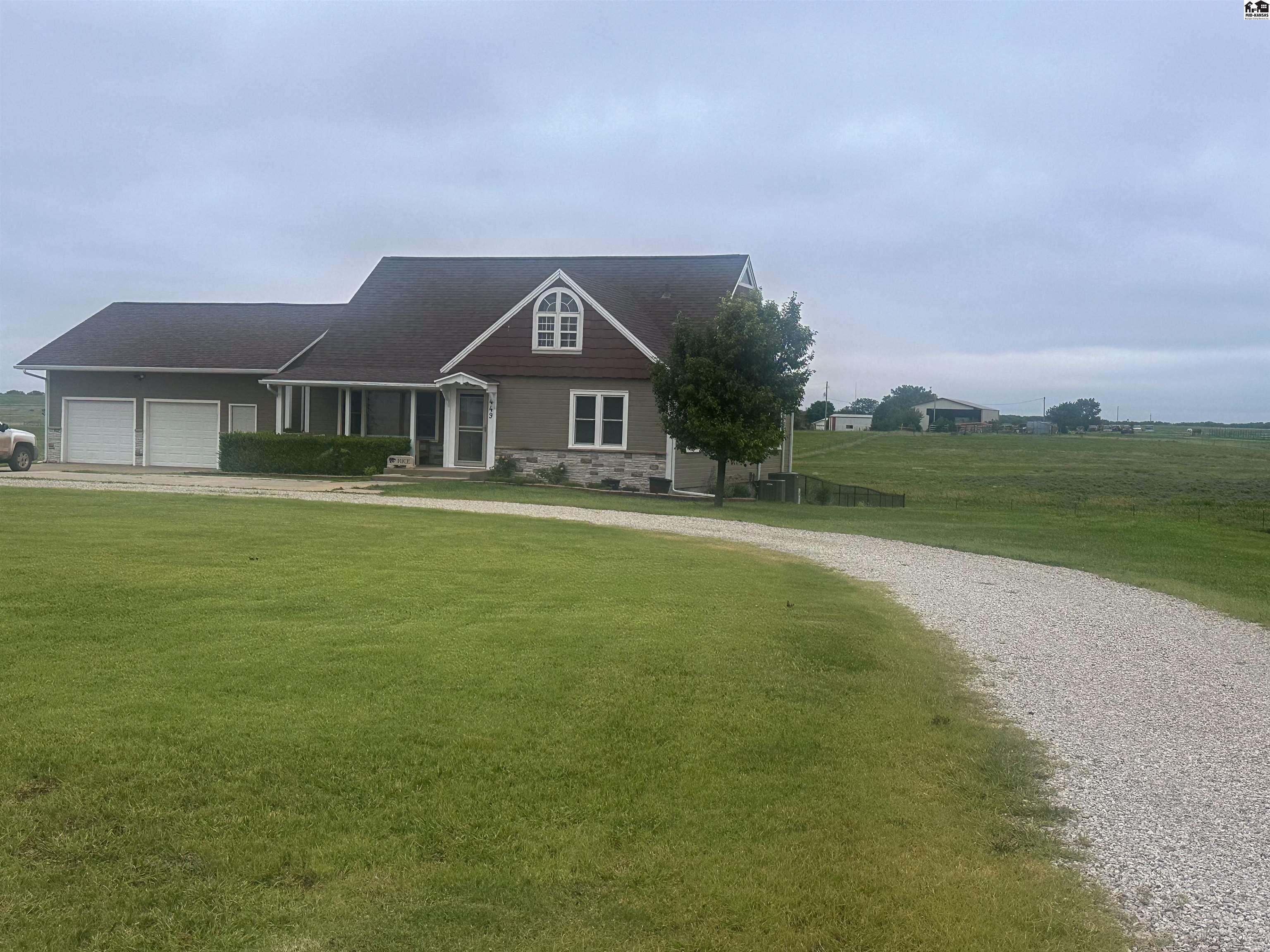 449 NW 10th Ave, Pratt, KS 67124