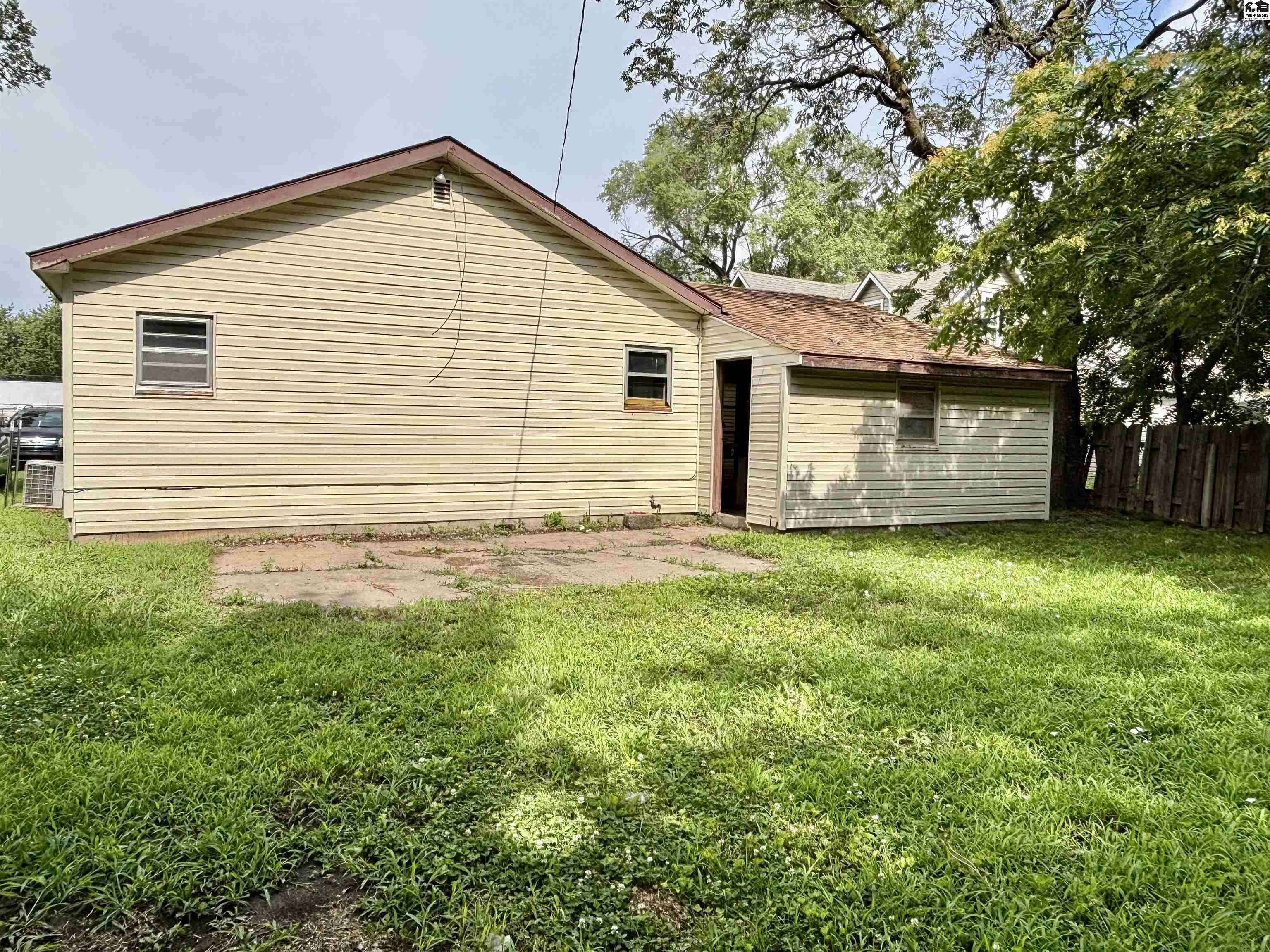 209 S Oak St, Mcpherson, KS 67460