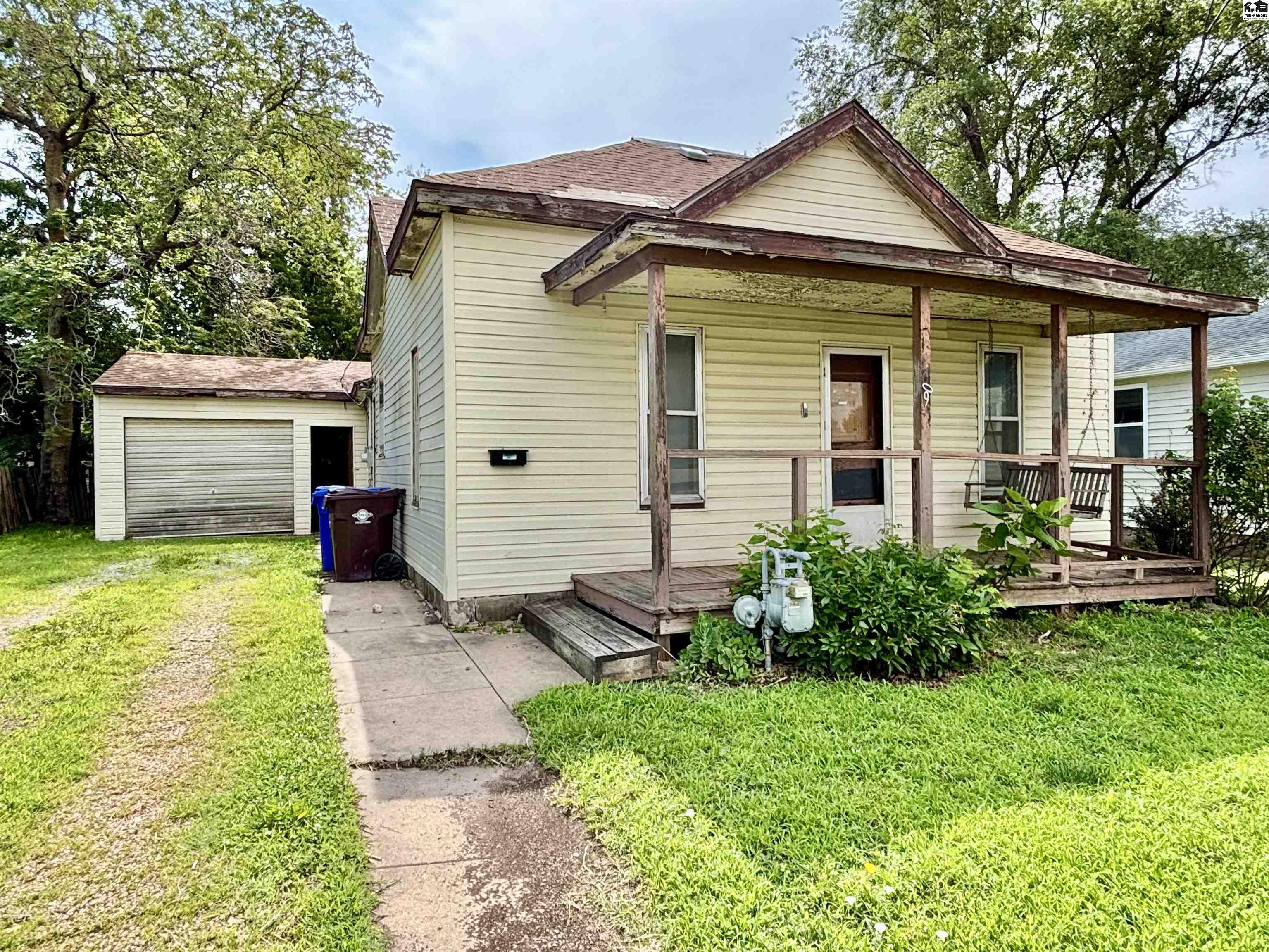 209 S Oak St, Mcpherson, KS 67460