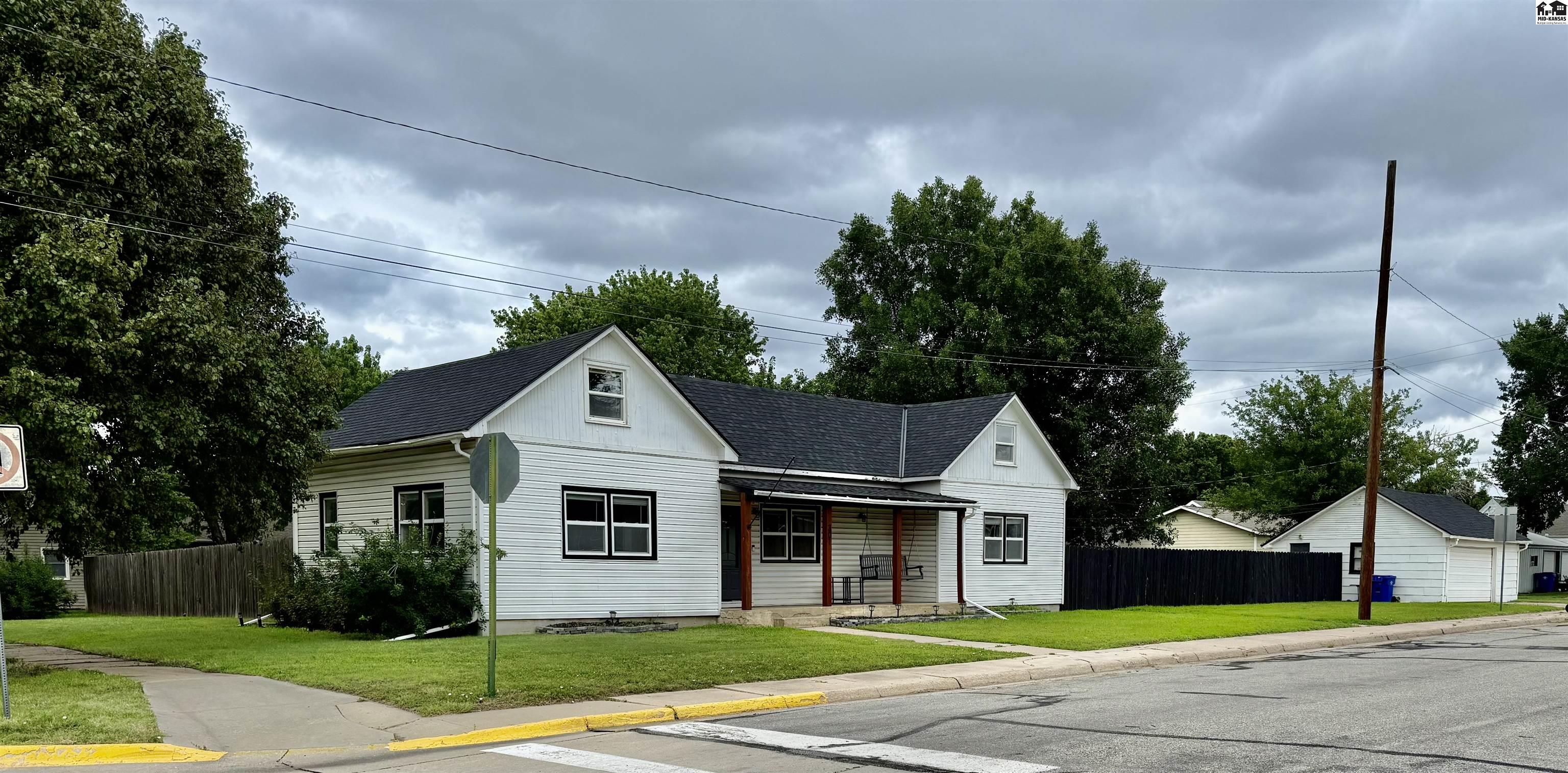 301 E Hudson St, Inman, KS 67546