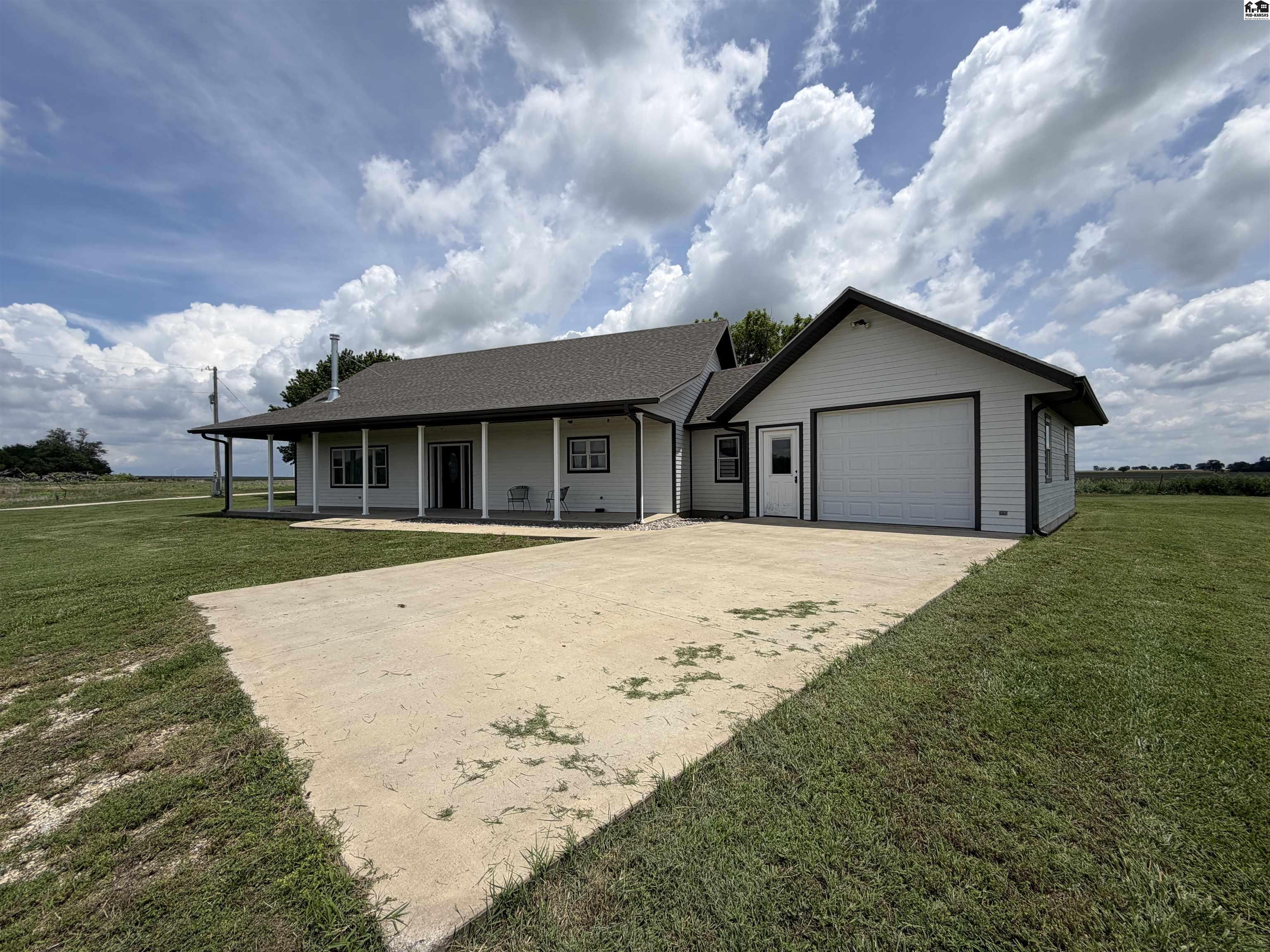 815 310th St, Durham, KS 67438