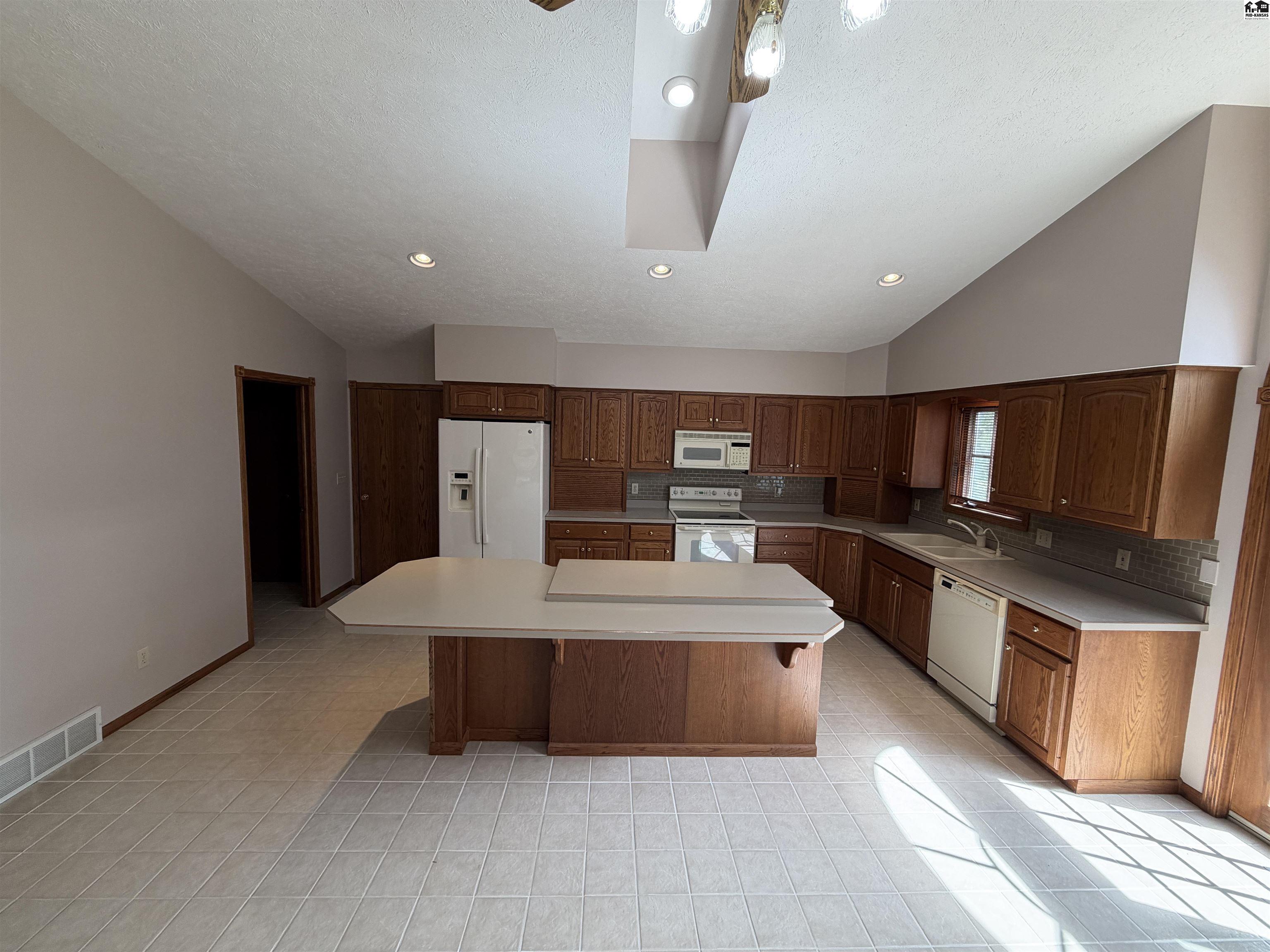 622 N Locust St, Mankato, KS 66956