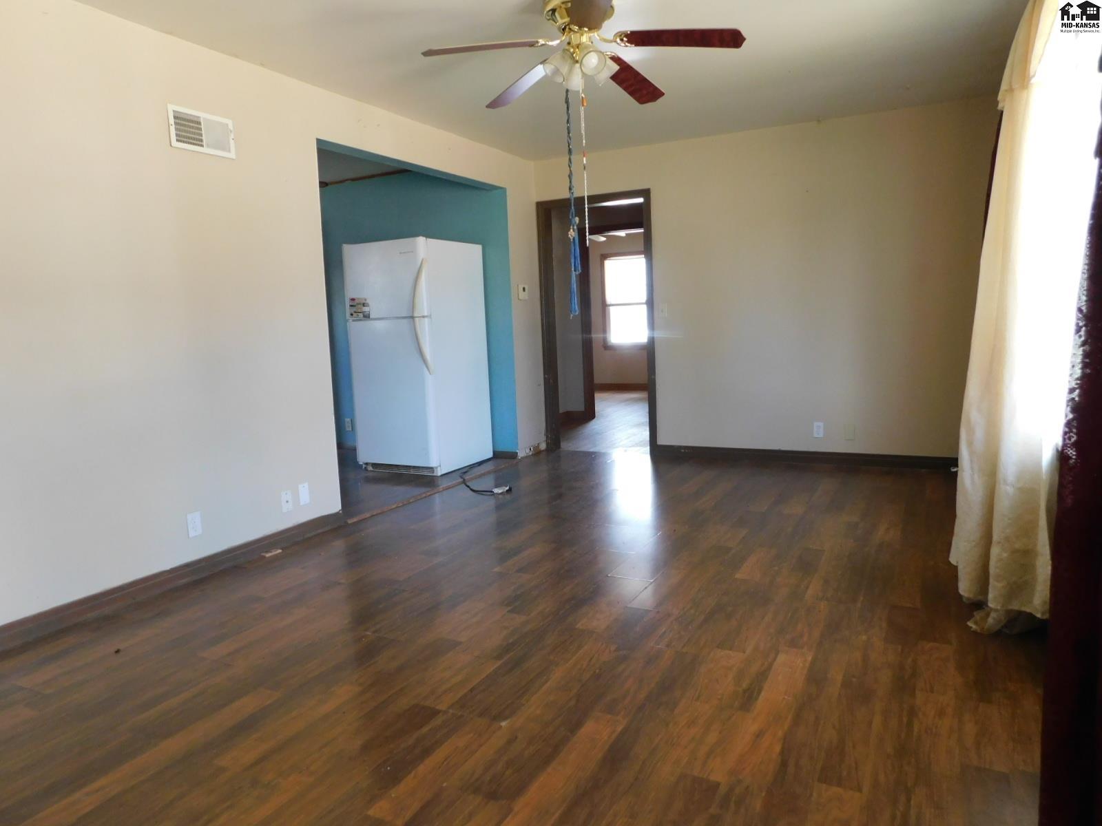715 S Purdy, Lyons, KS 67554