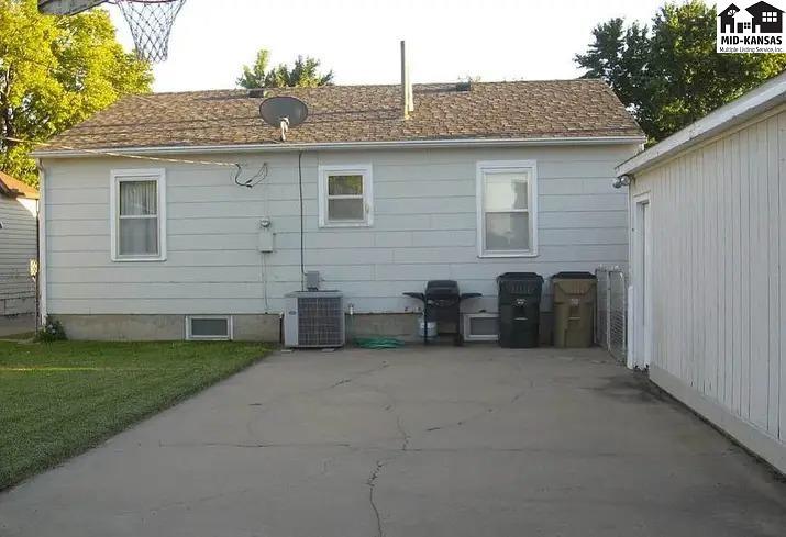 815 W Commercial, Lyons, KS 67554