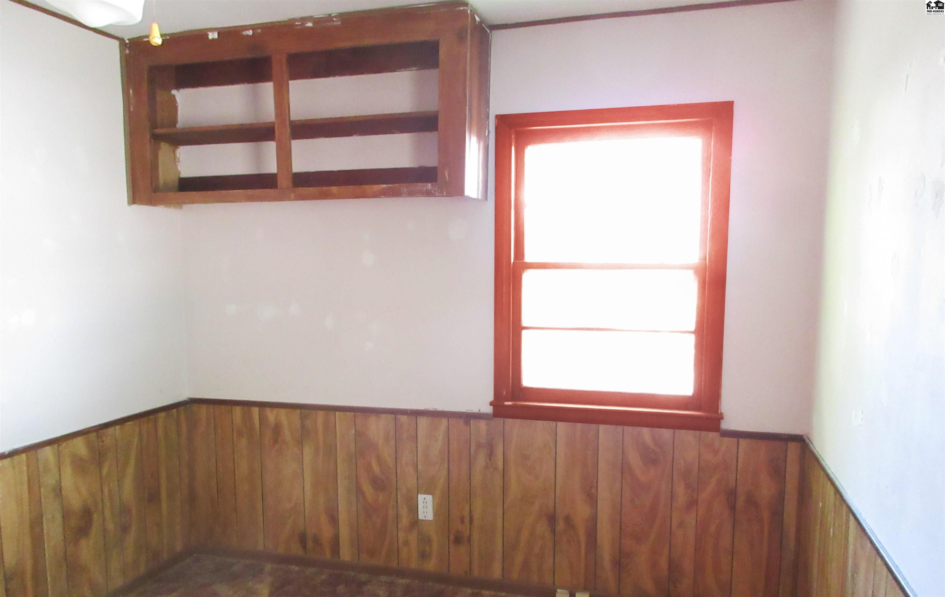 620 Park St, Larned, KS 67550