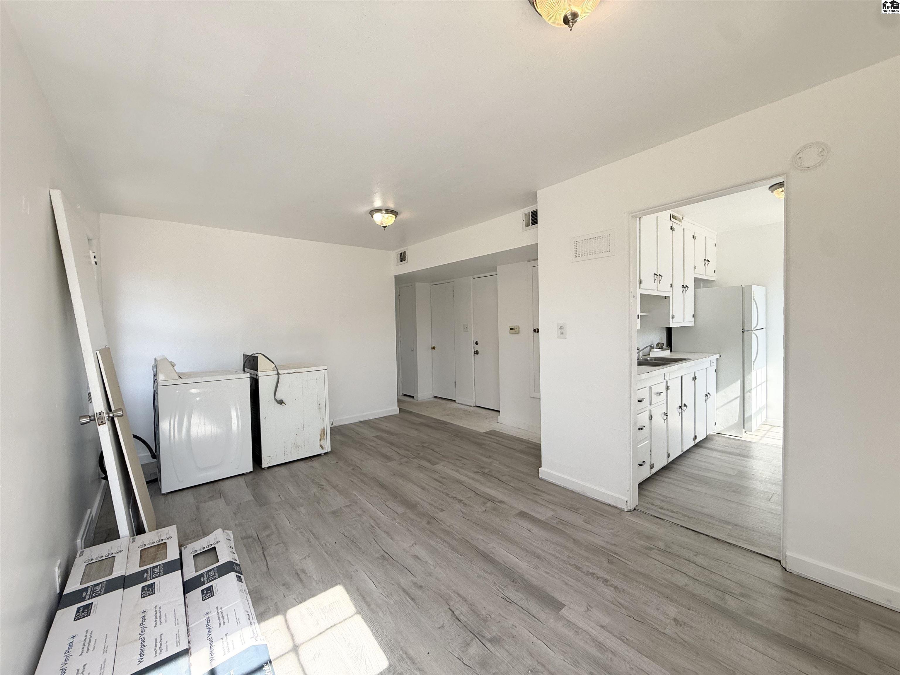 209 S West Ave, Lyons, KS 67554