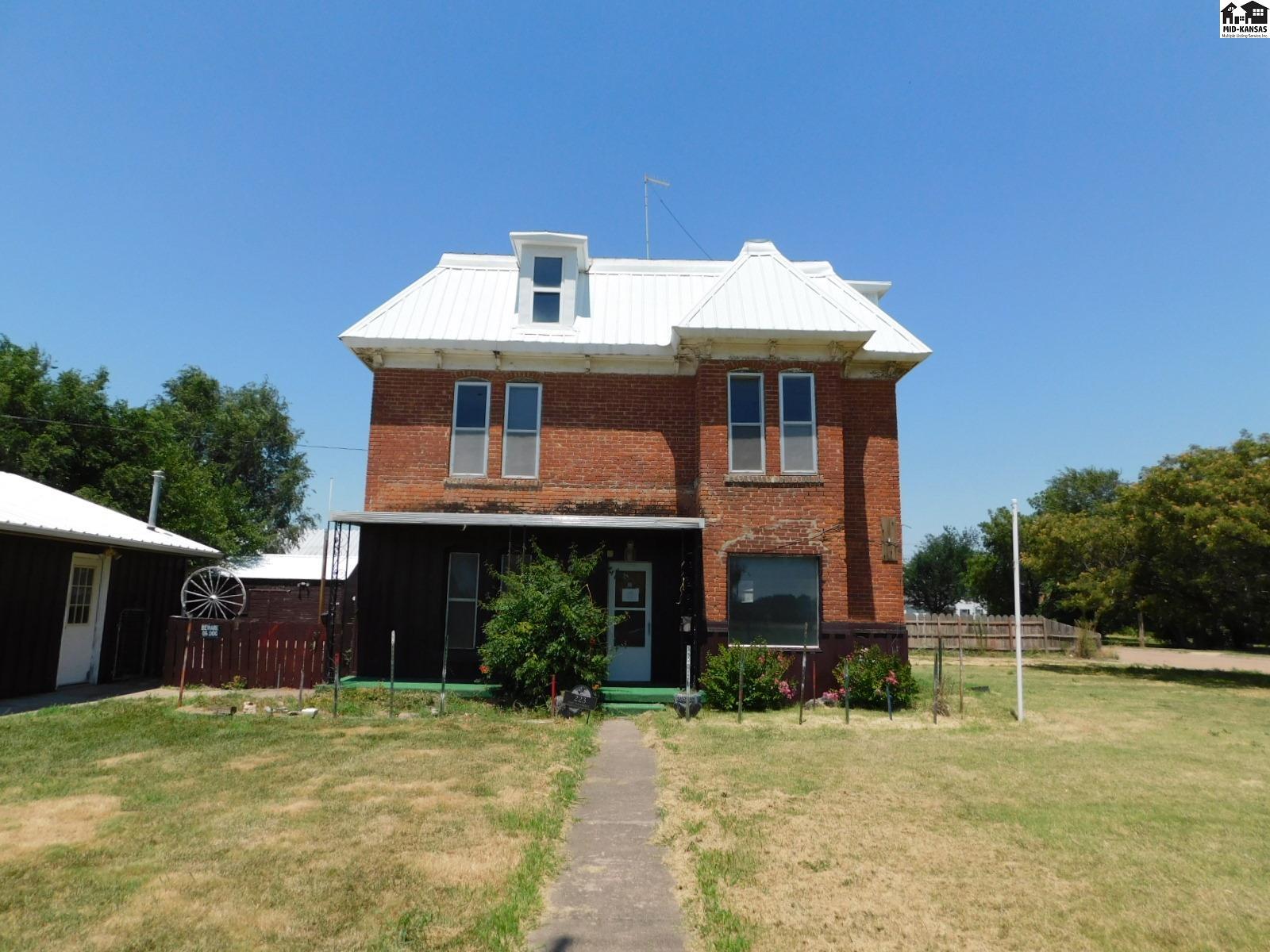 223 E 2nd St, Larned, KS 67550