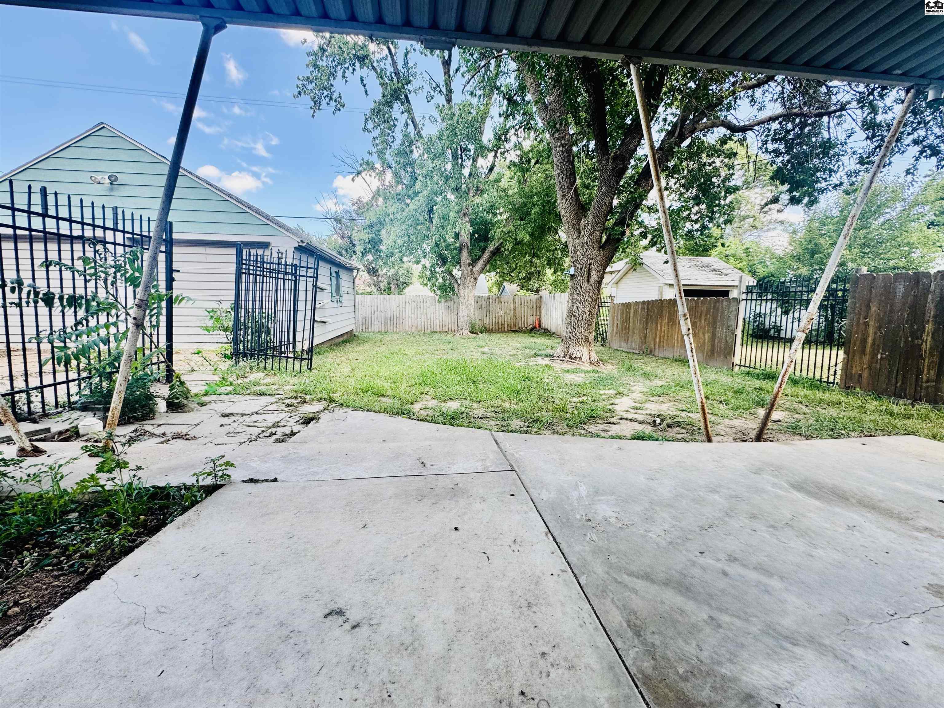 610 S Douglas, Lyons, KS 67554
