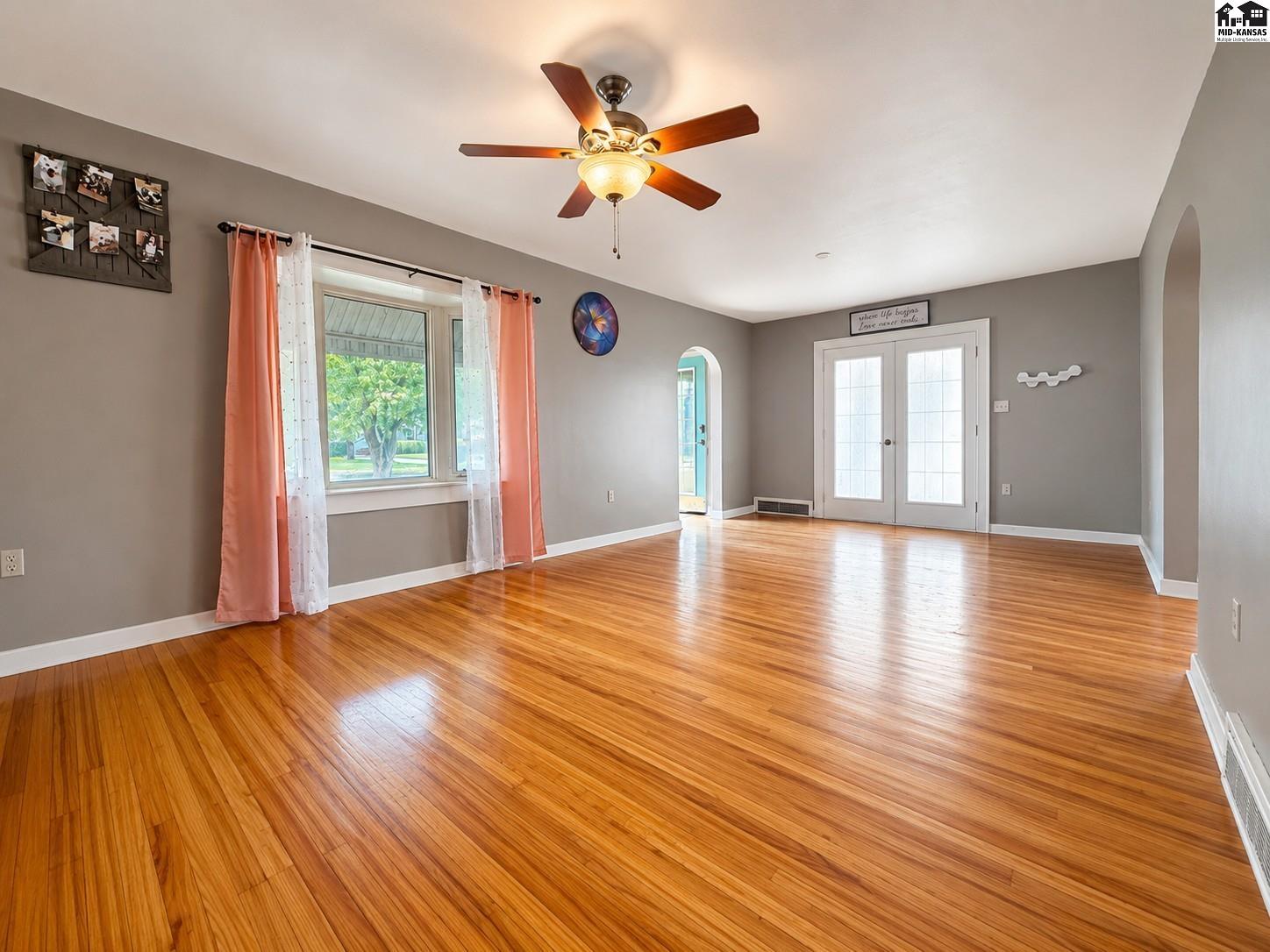 610 S Douglas, Lyons, KS 67554