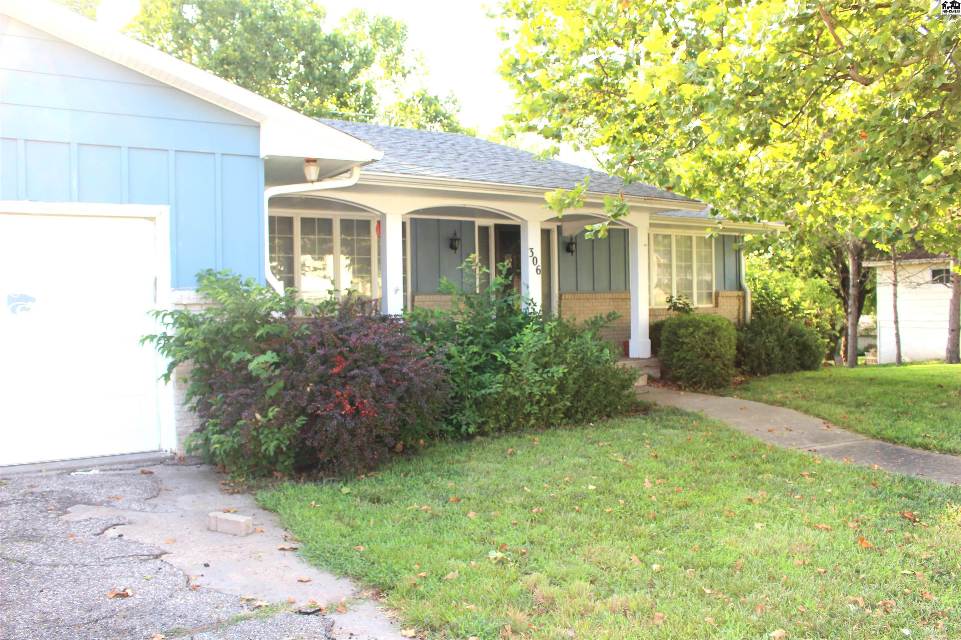 306 S Thorp St, Marion, KS 66861