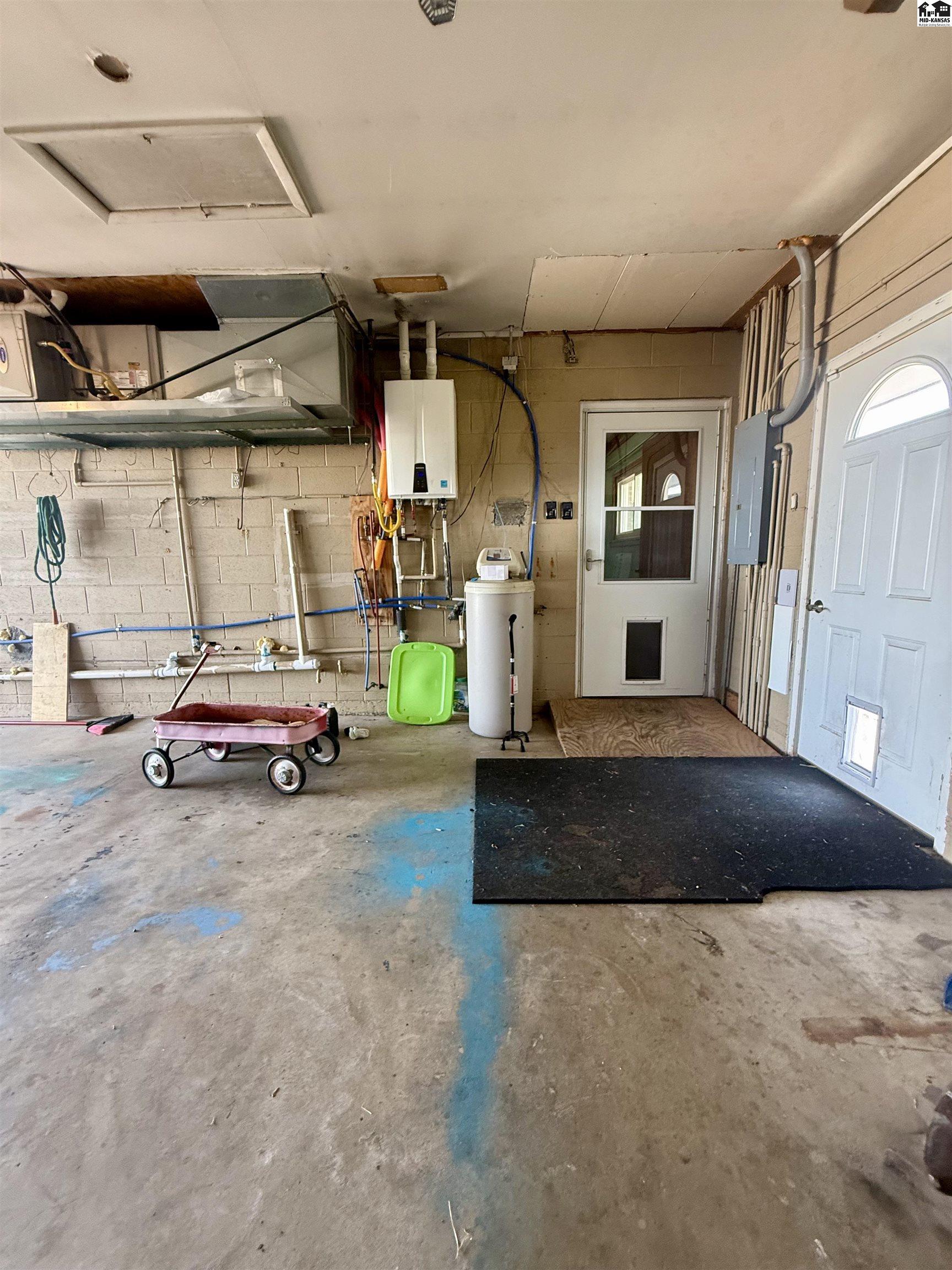 407 N Pennsylvania Ave, Holyrood, KS 67450