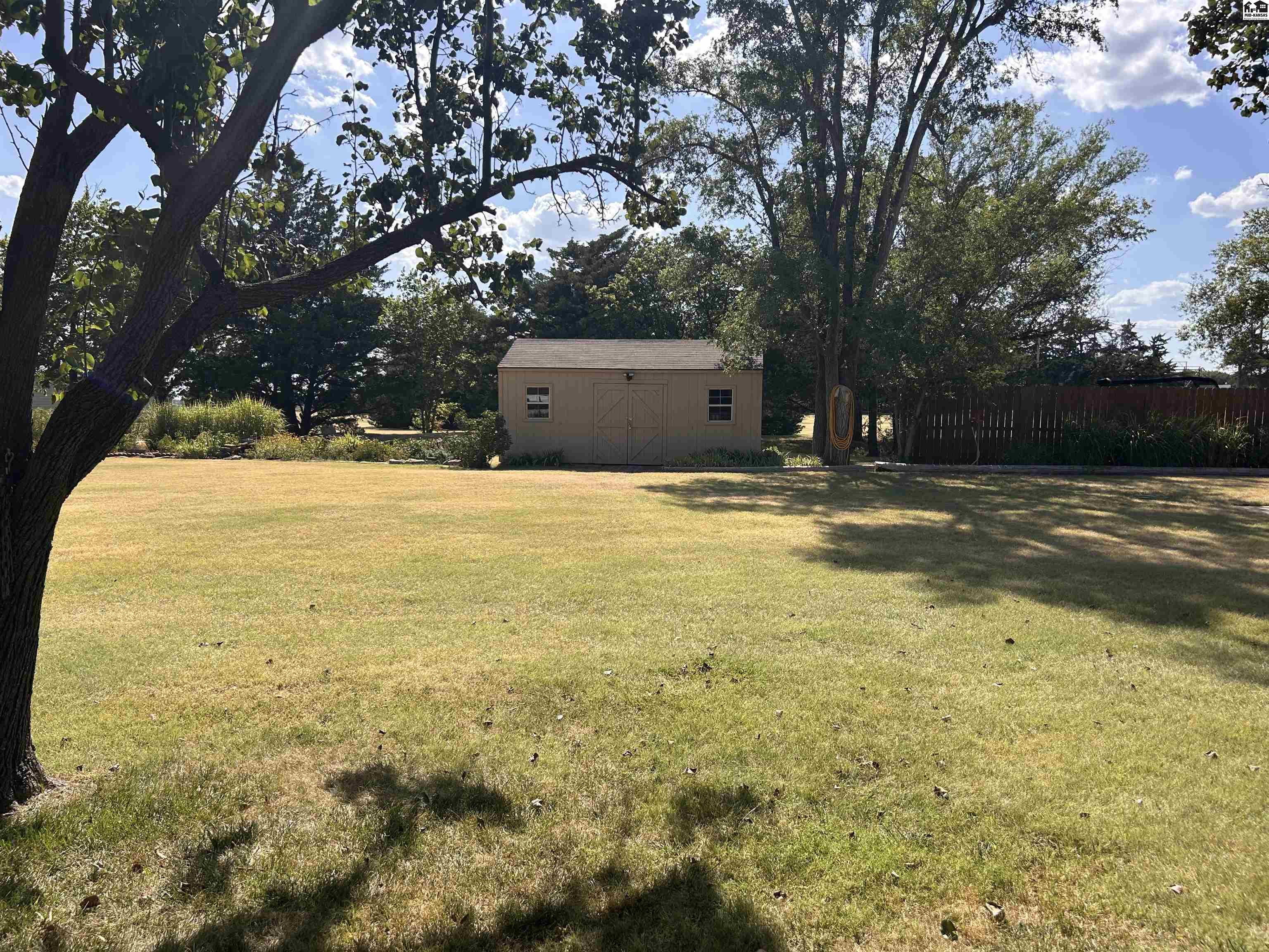 510 W Jay St, Lyons, KS 67554