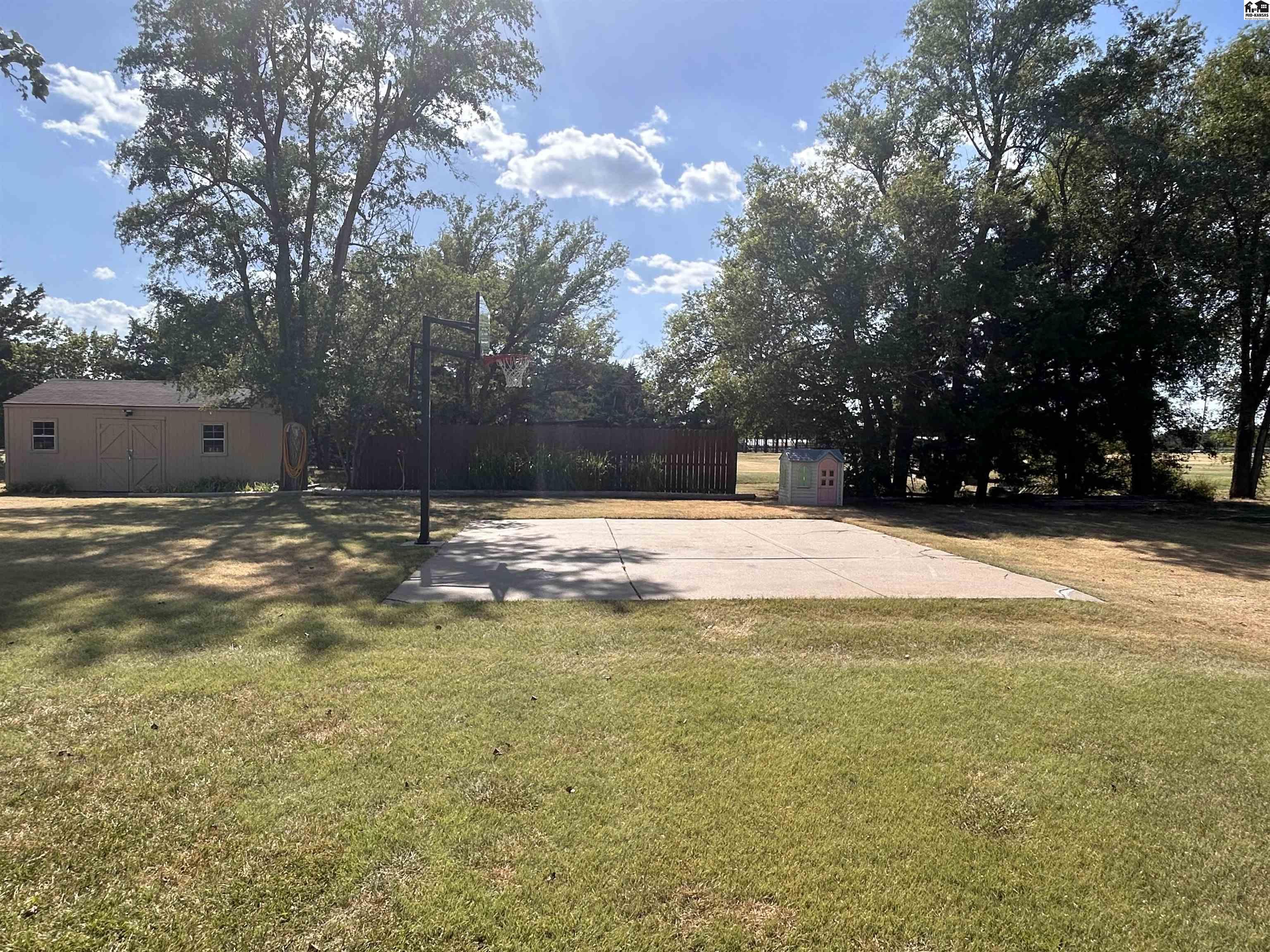 510 W Jay St, Lyons, KS 67554
