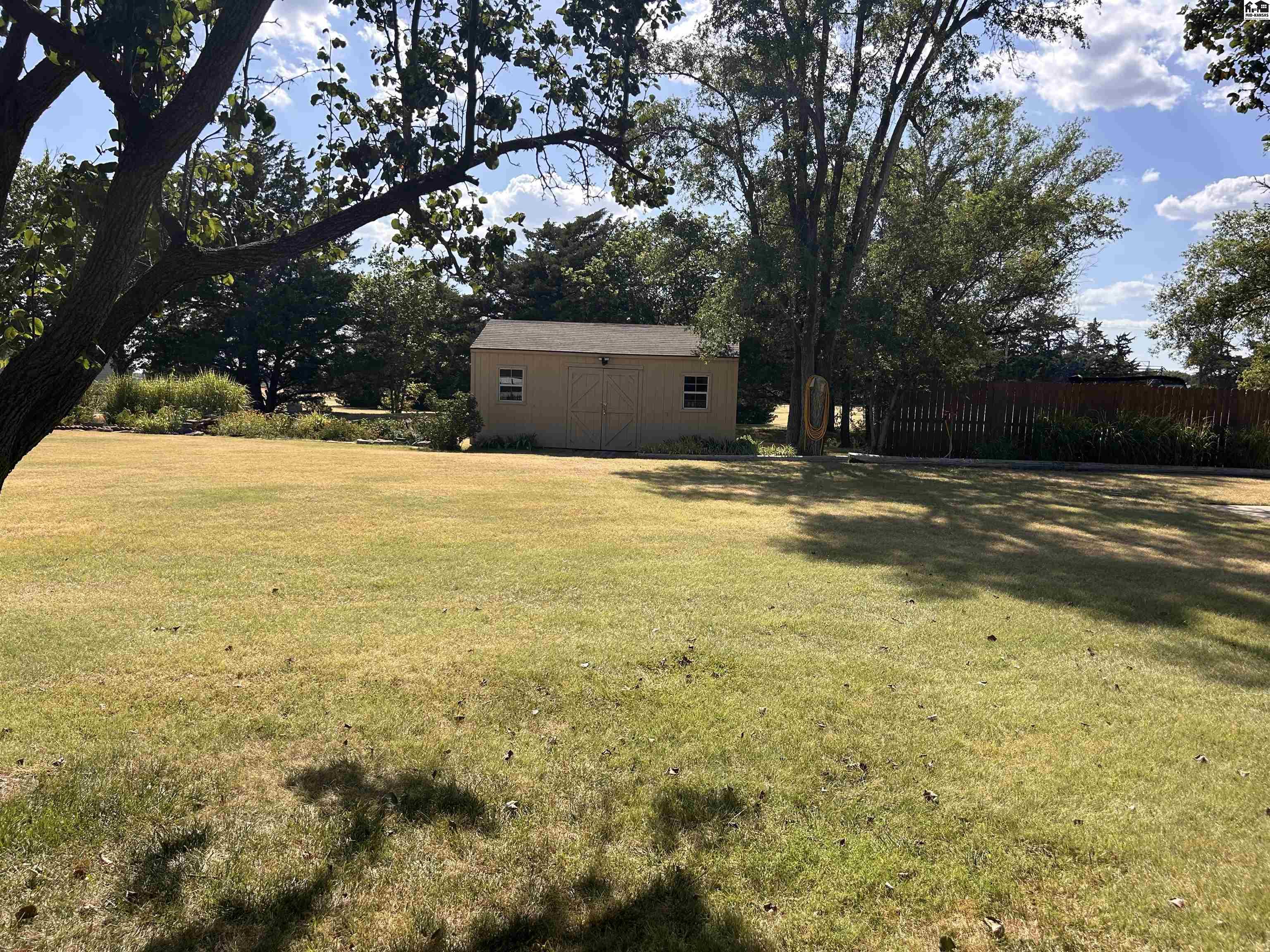510 W Jay St, Lyons, KS 67554