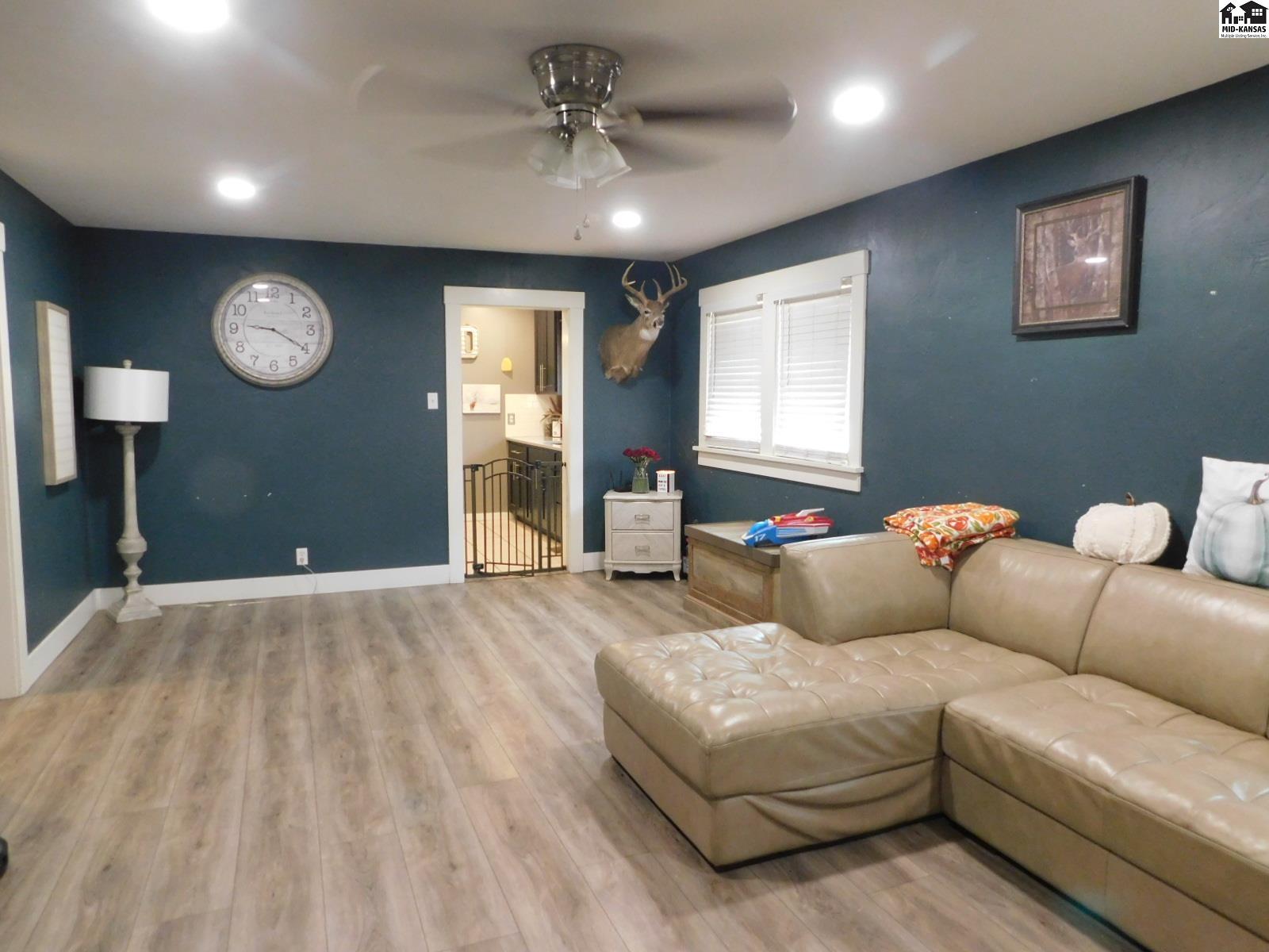 413 N Hendricks St, Hutchinson, KS 67501