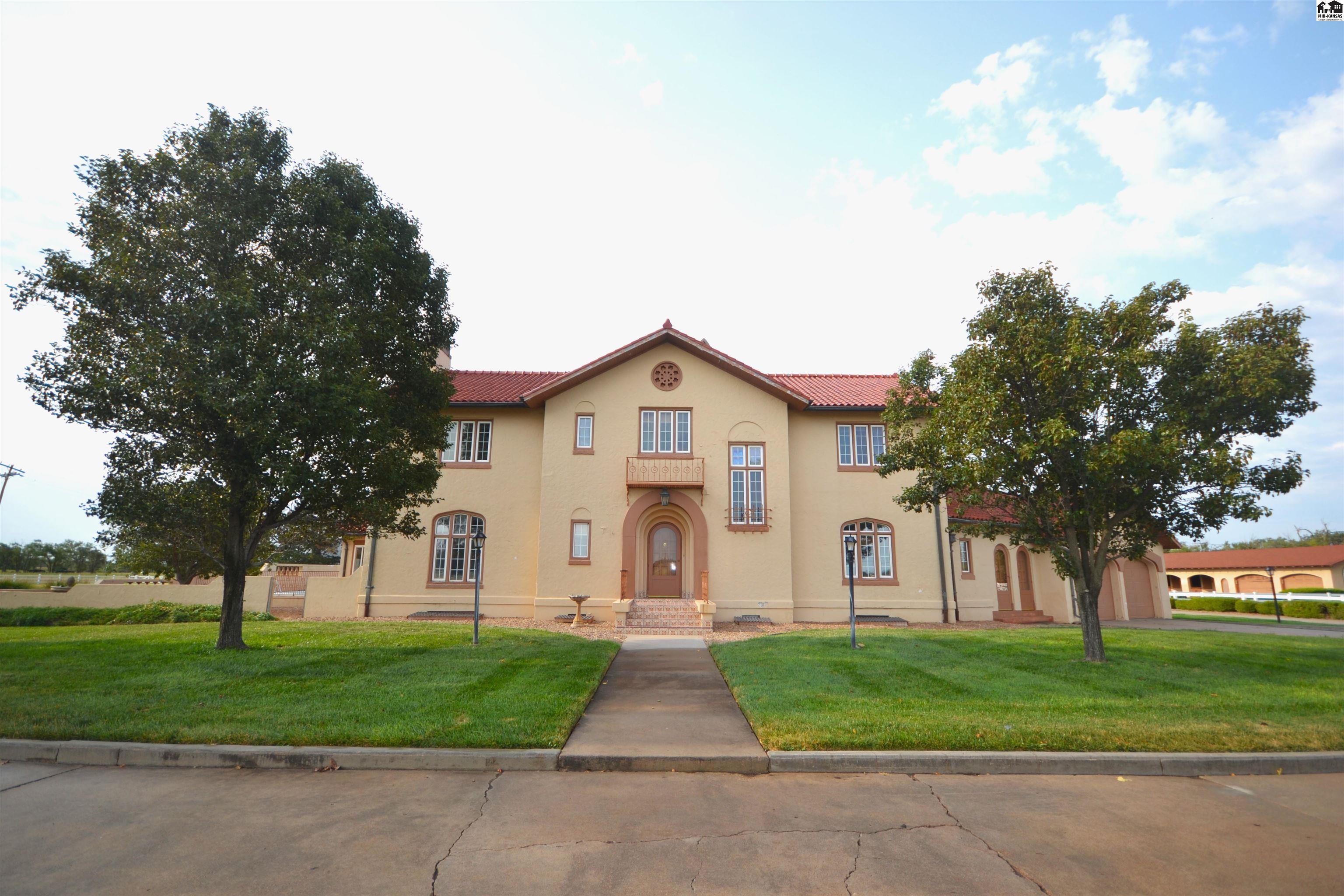 1725 W 4th Ave, Hutchinson, KS 67501