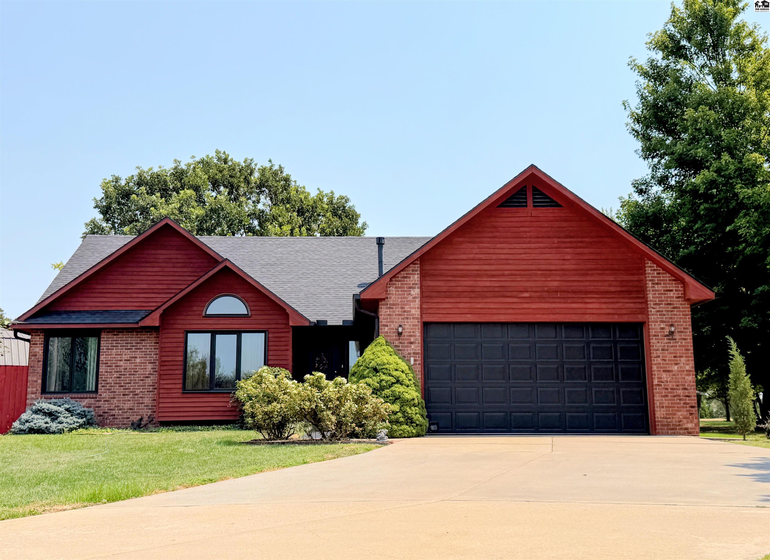 375 Lake Rd, Pratt, KS 67124