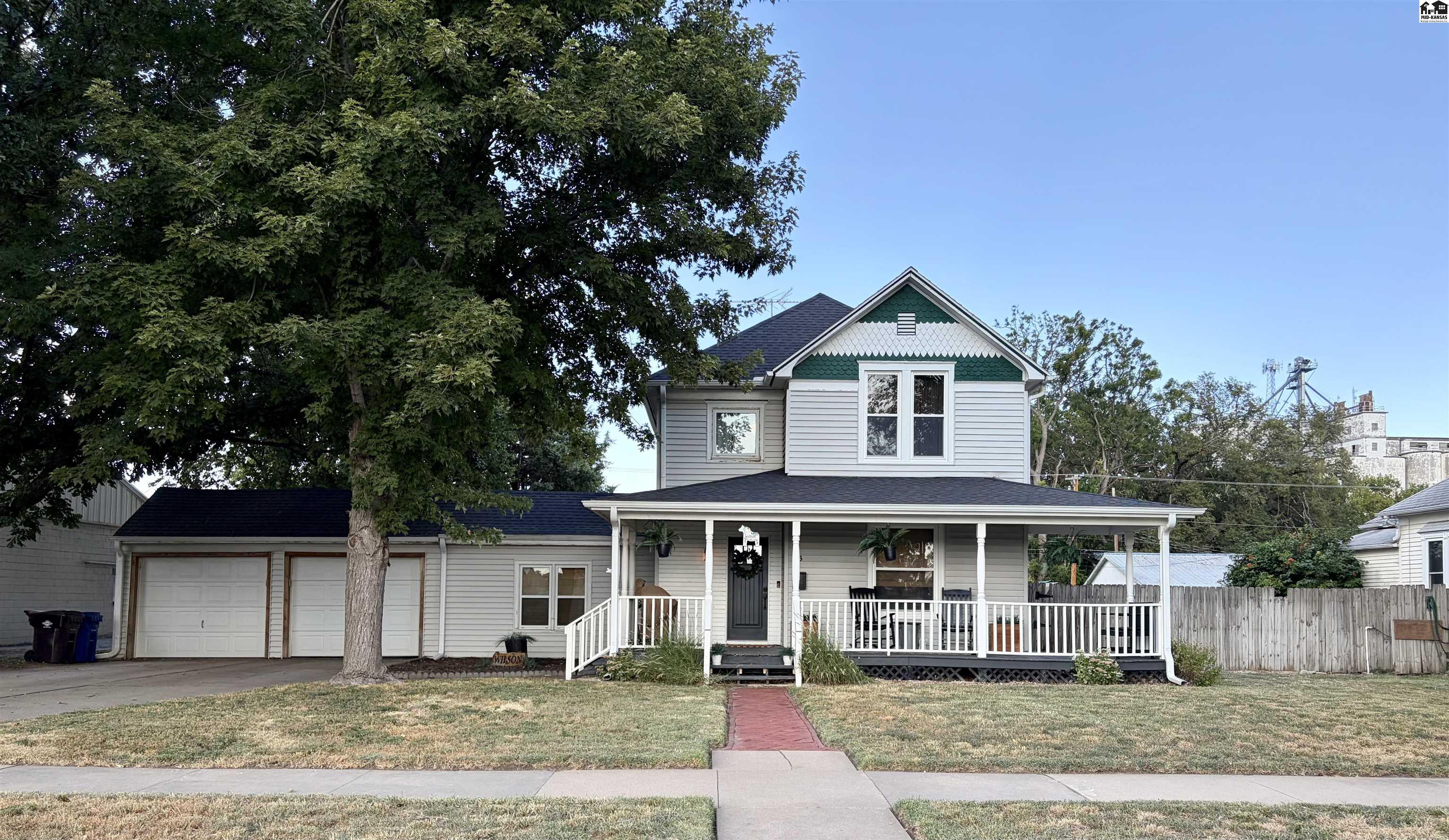 115 S 2nd St, Lindsborg, KS 67456