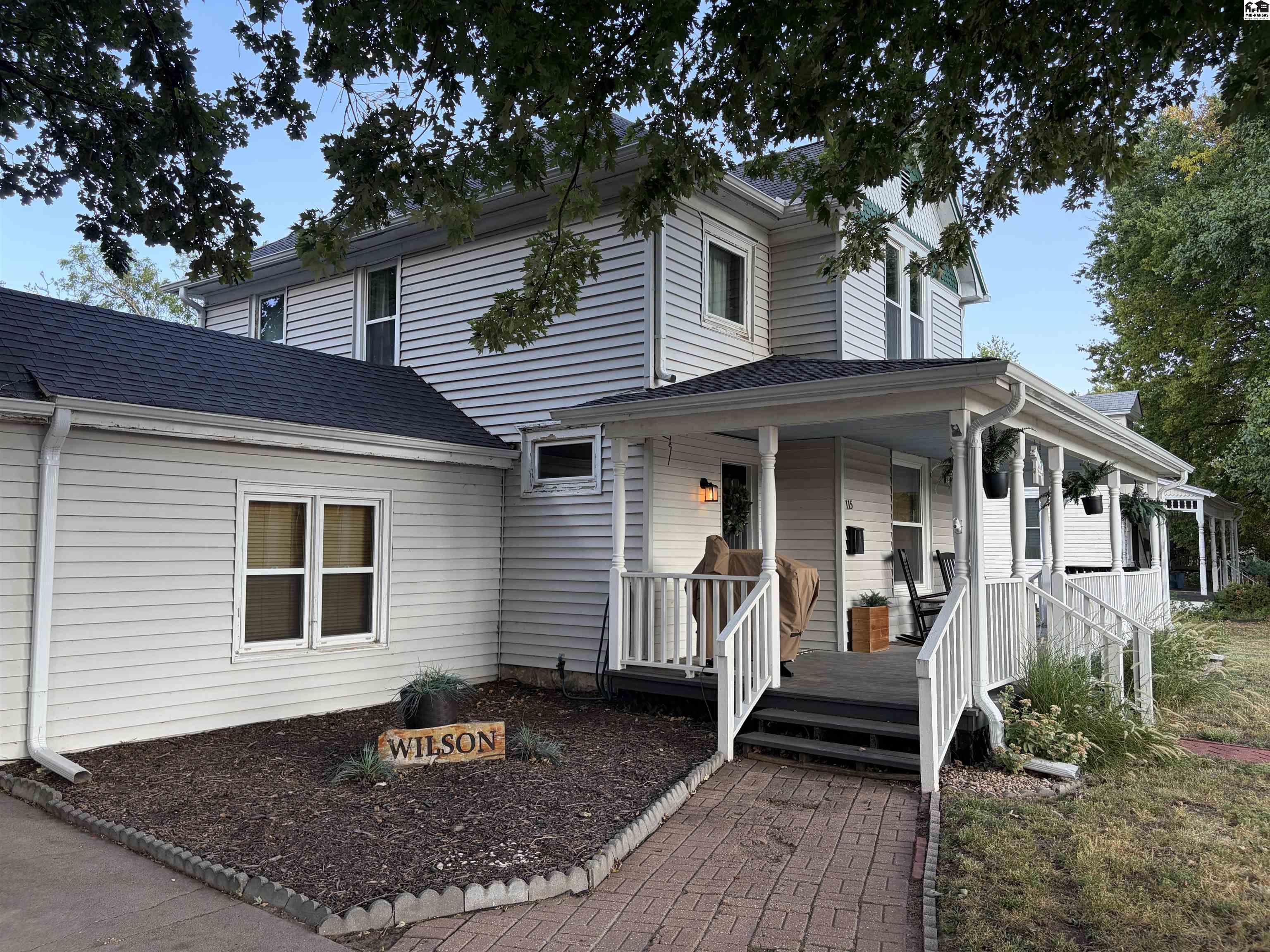 115 S 2nd St, Lindsborg, KS 67456