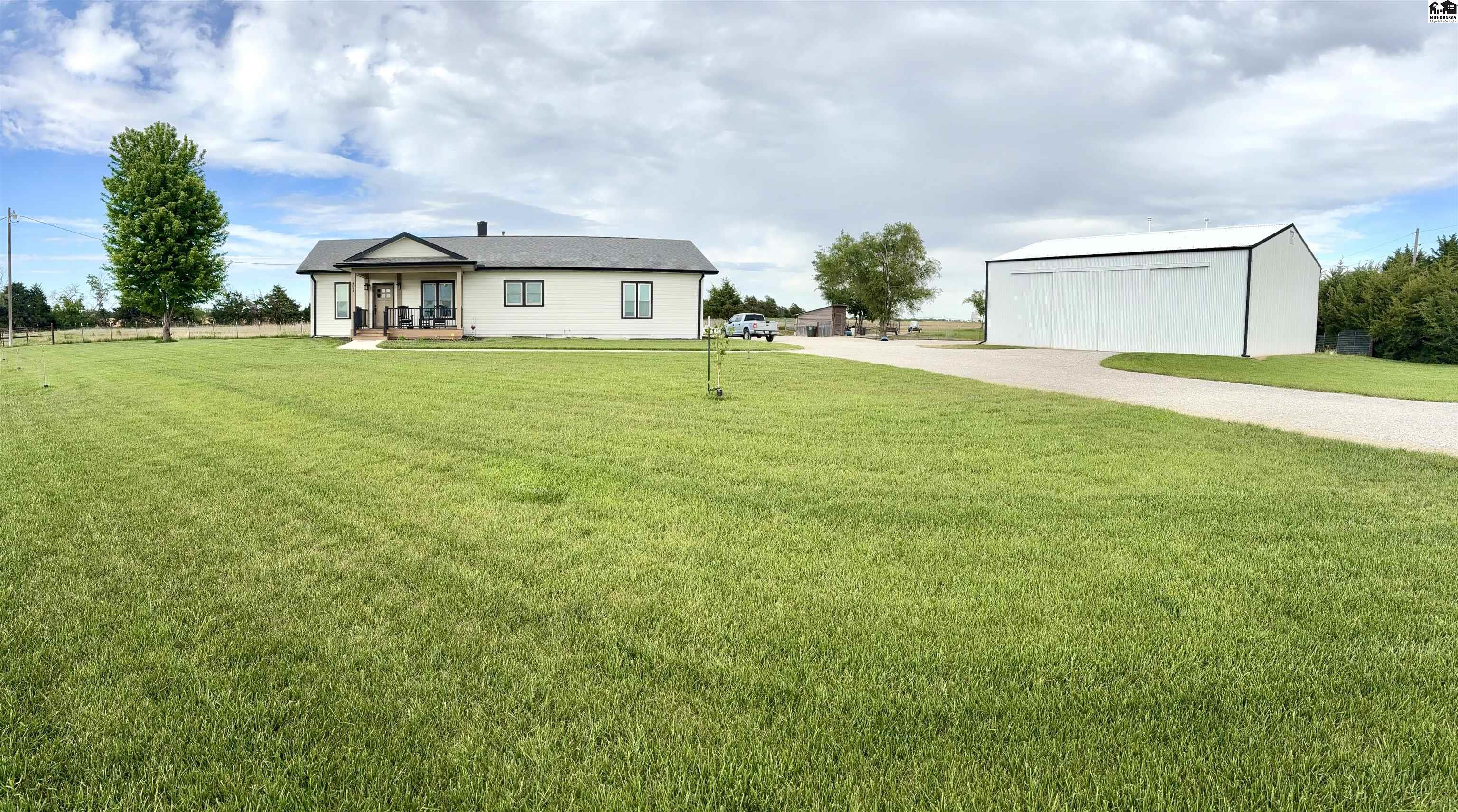 4014 S Herren Rd, Hutchinson, KS 67501